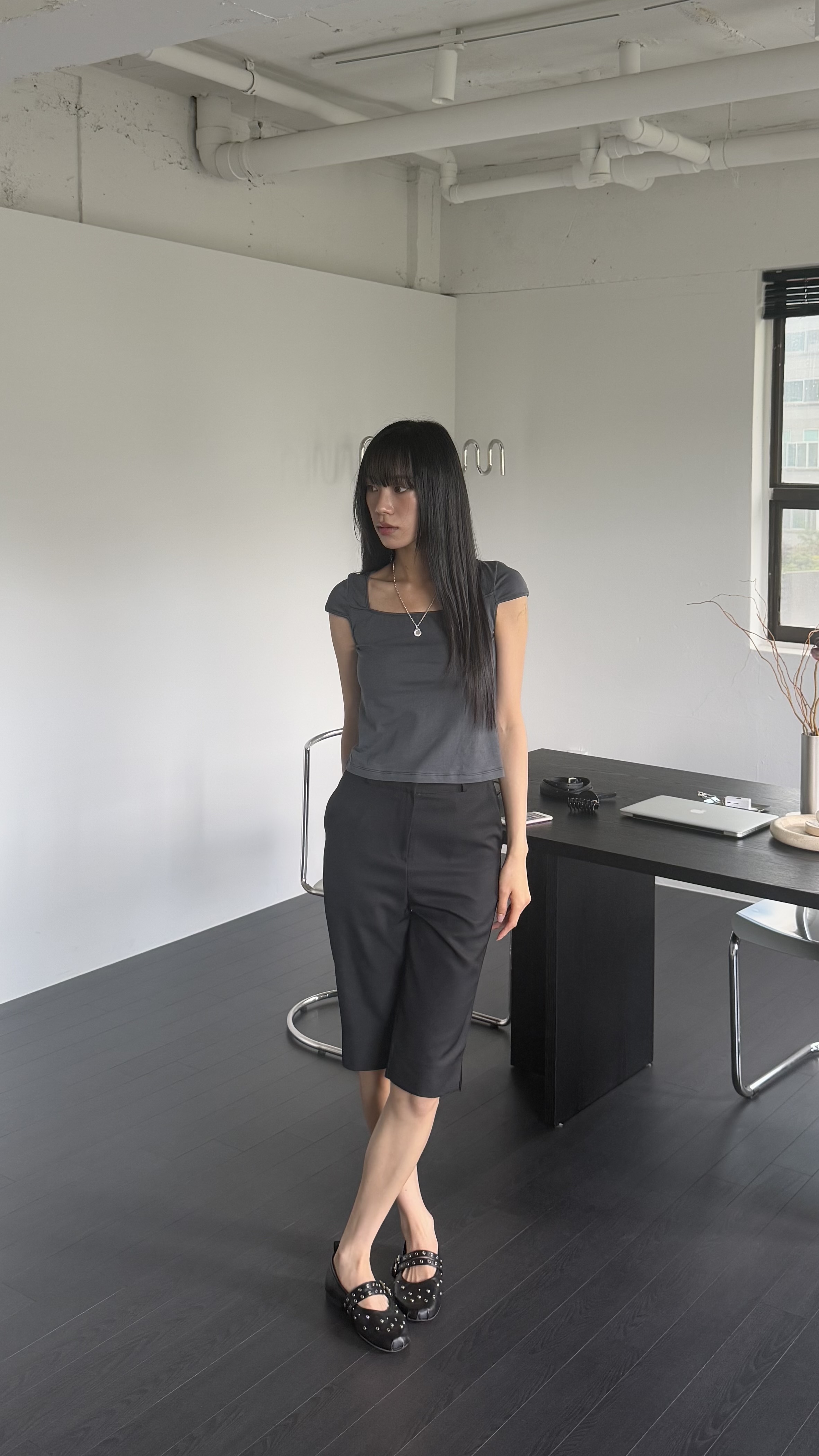 女人味直角肩方領上衣(黑/白)