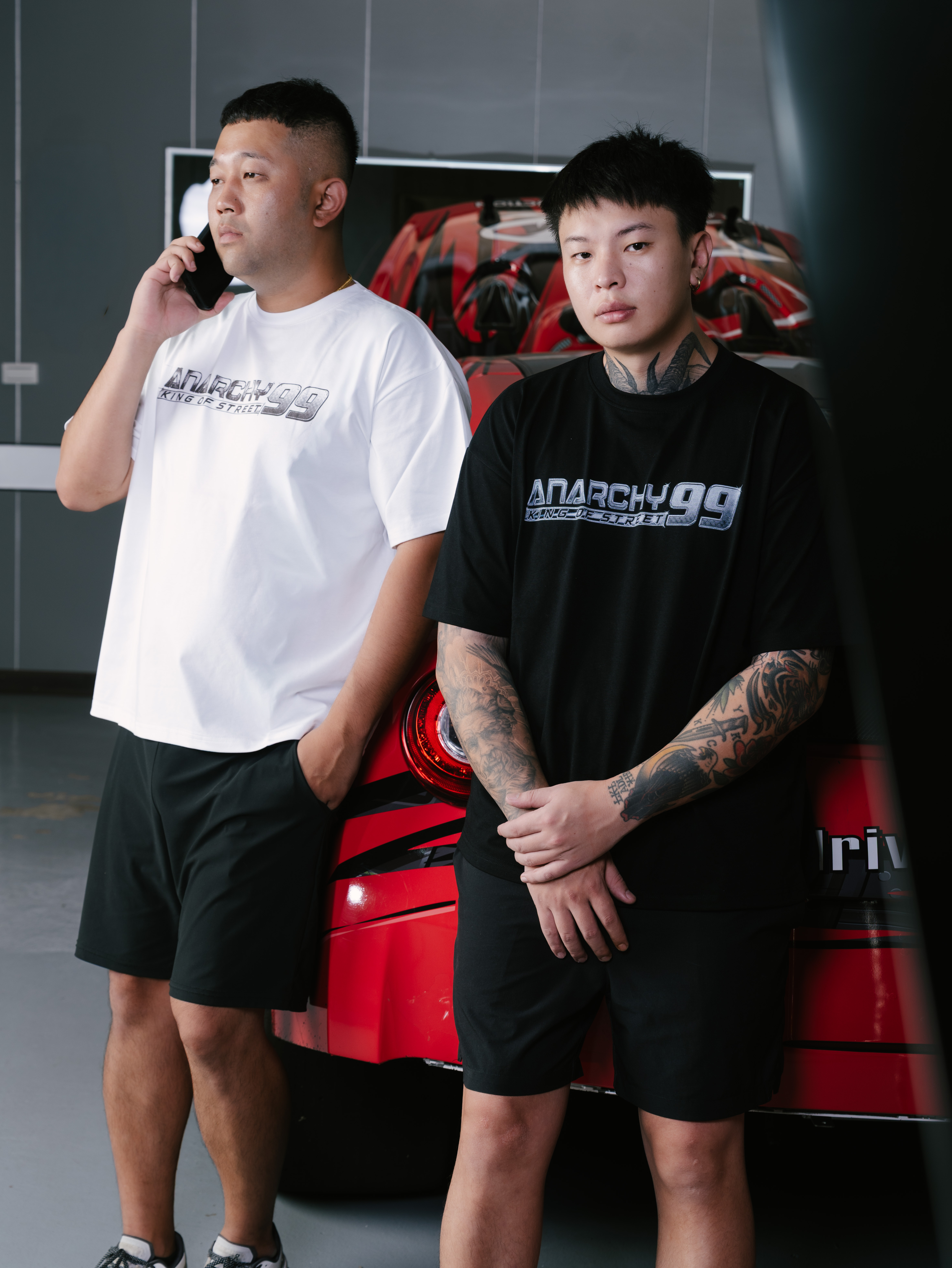 Anarchy99 X SIMON ANR-99-01 "KING OF STREET" LOGO 短T 白色手繪素描 黑色金屬鐵板