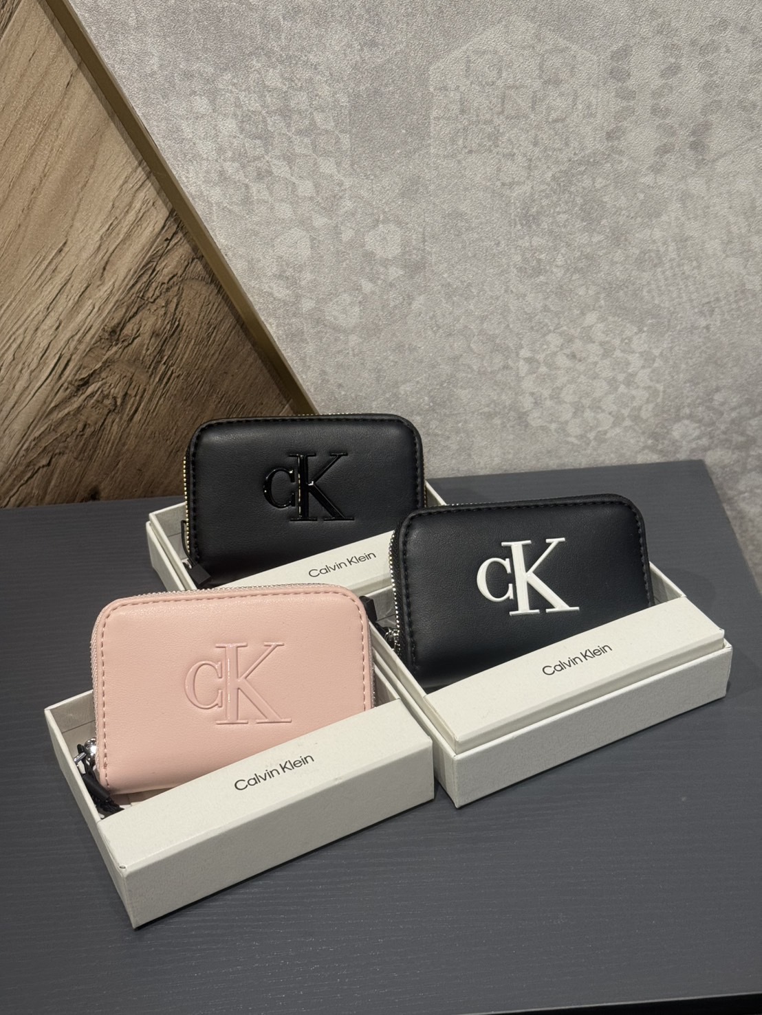 Calvin Klein CK 立體膠字 拉鍊零錢包
