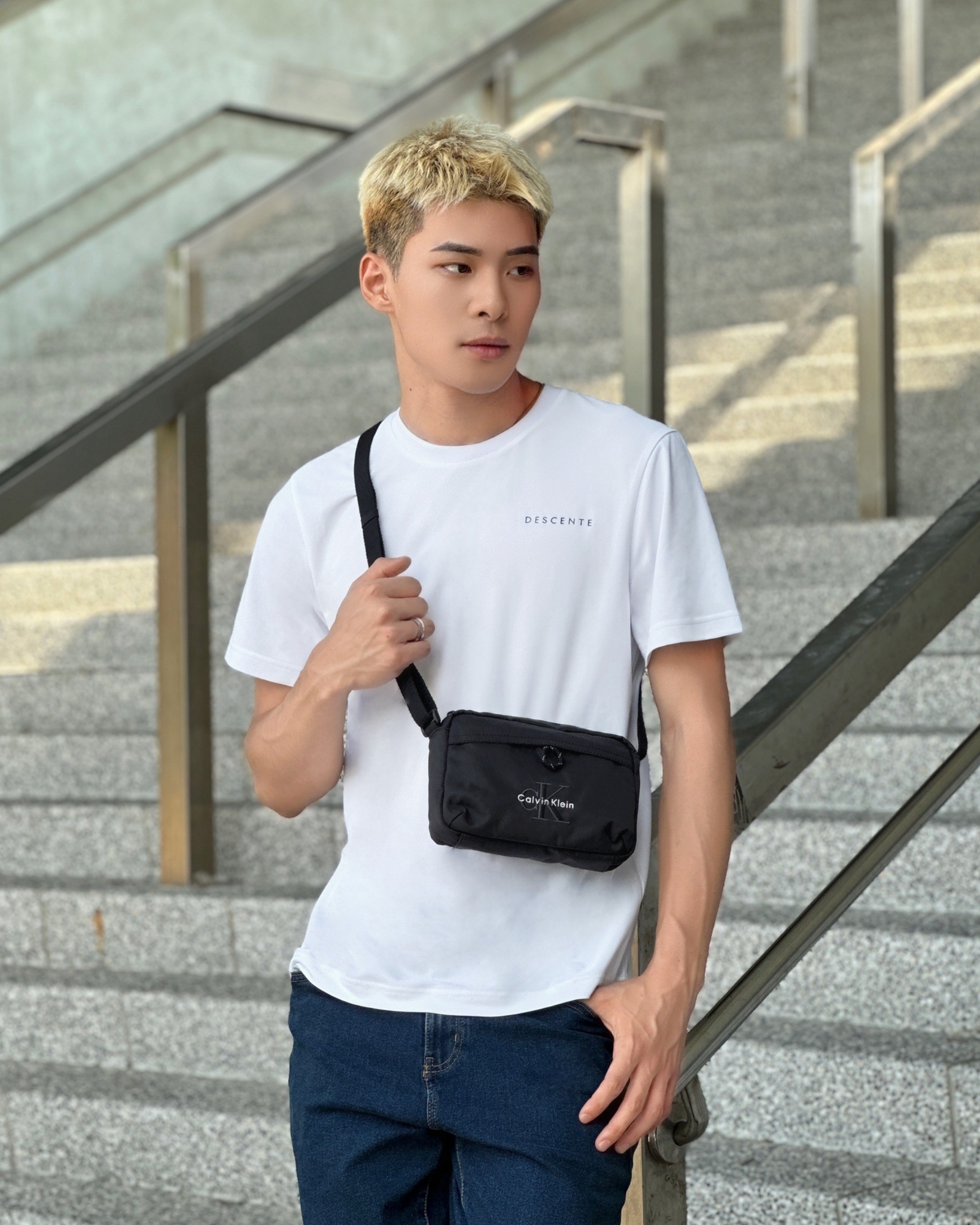 Calvin Klein CK 電繡字母 帆布 相機包 斜背包