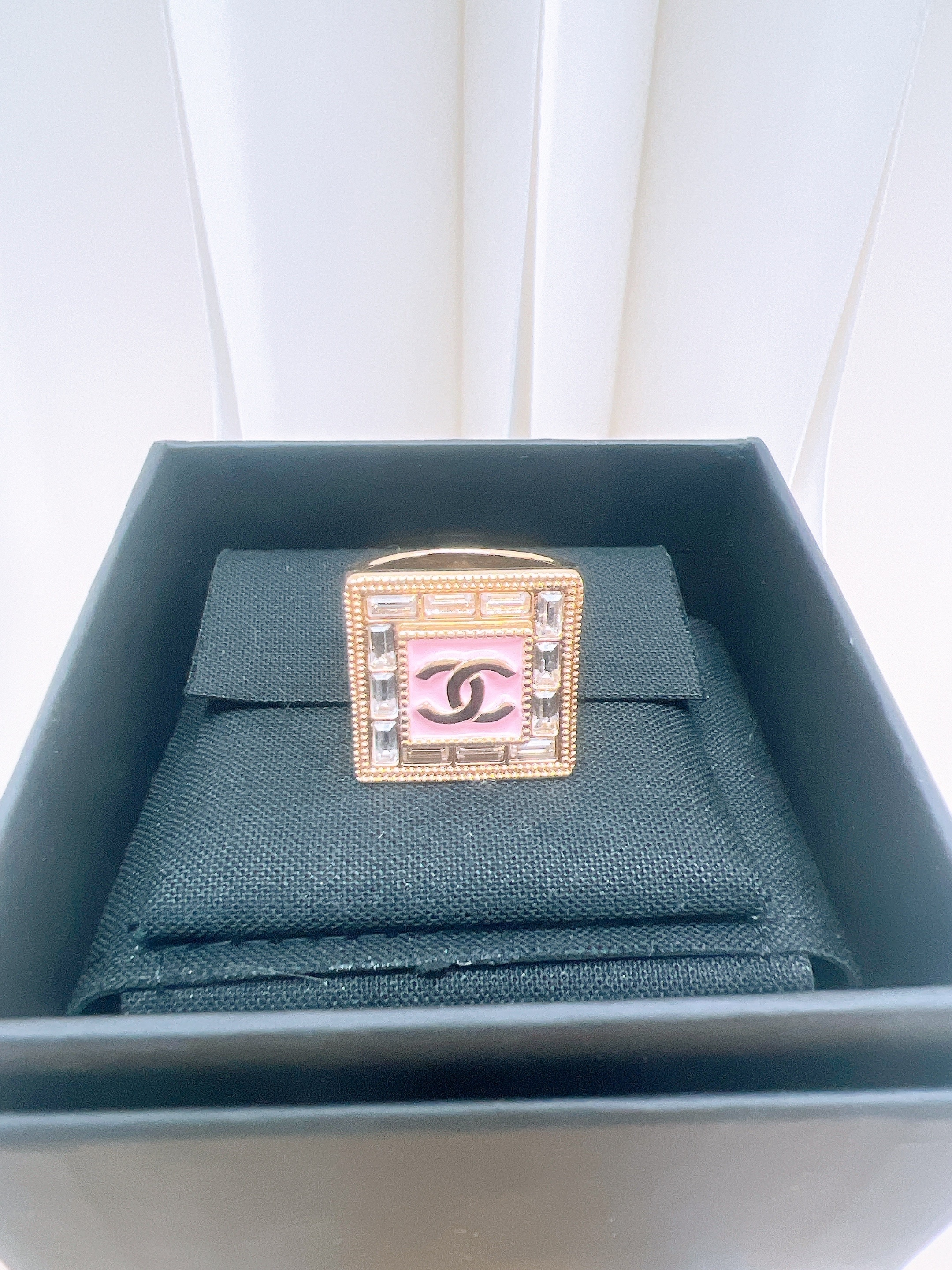 (size 52) Chanel 24s pink square ring