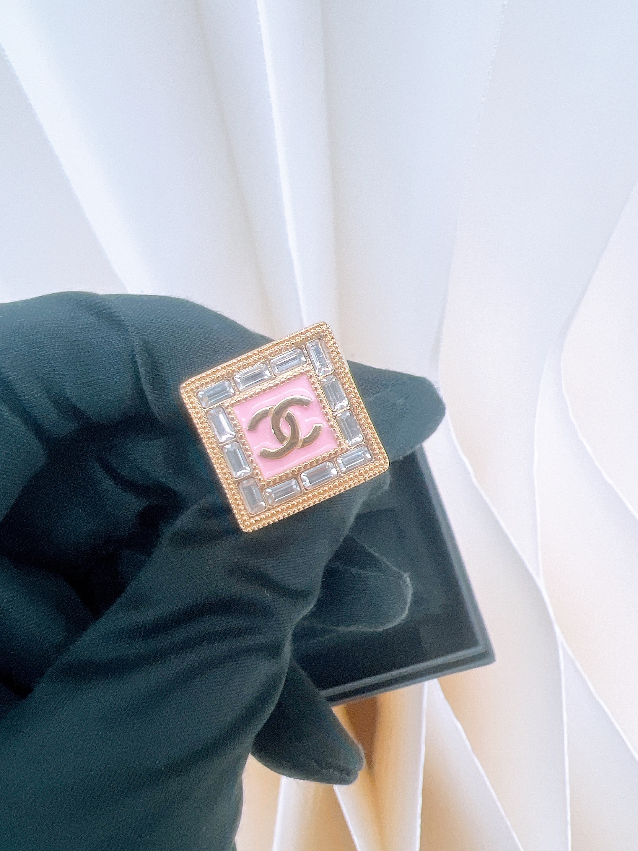 (size 52) Chanel 24s pink square ring