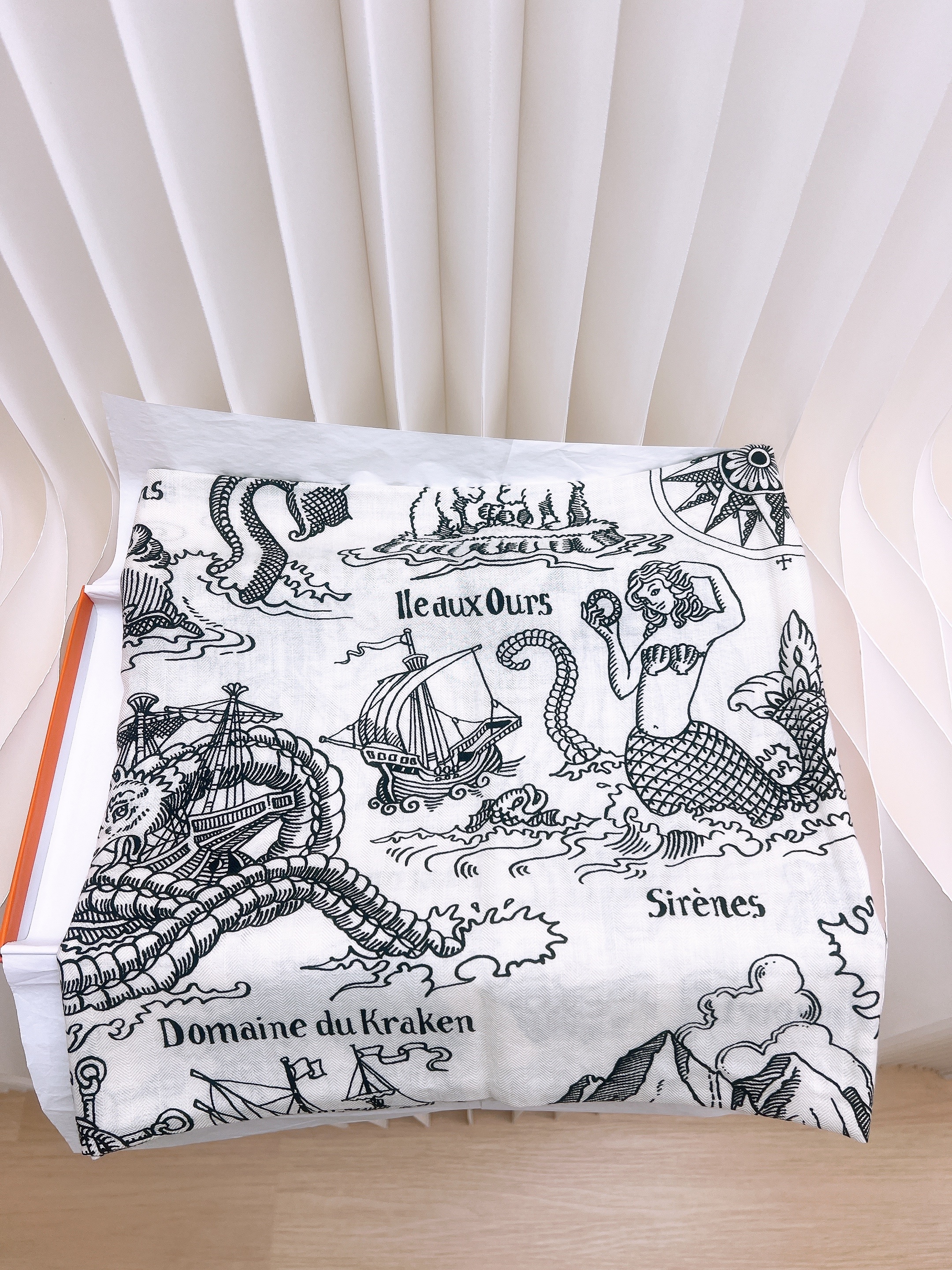 *Unused* Hermes shawl 140cm (Tatouages Marins/ black white)