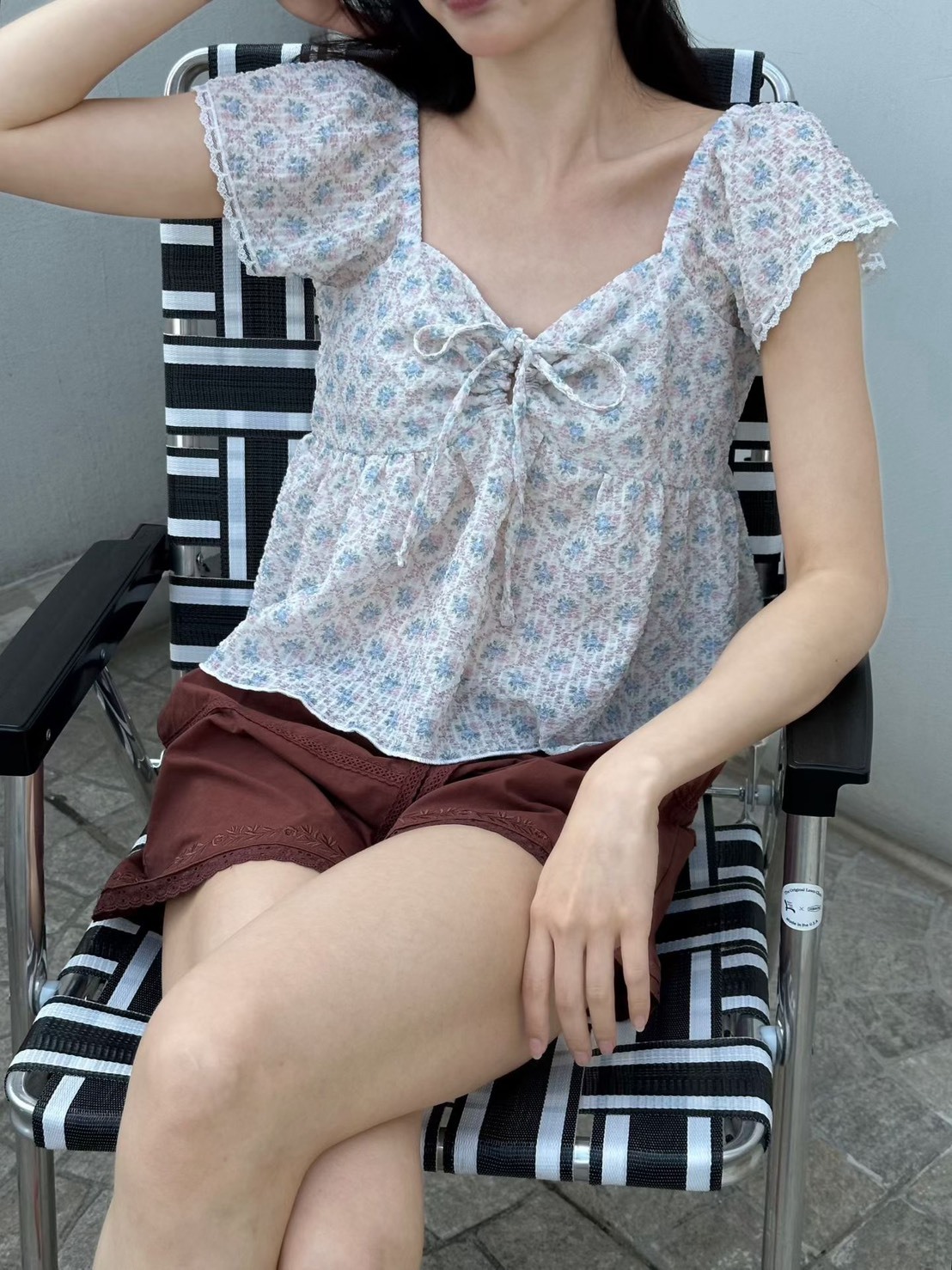 花花綁帶心型領上衣