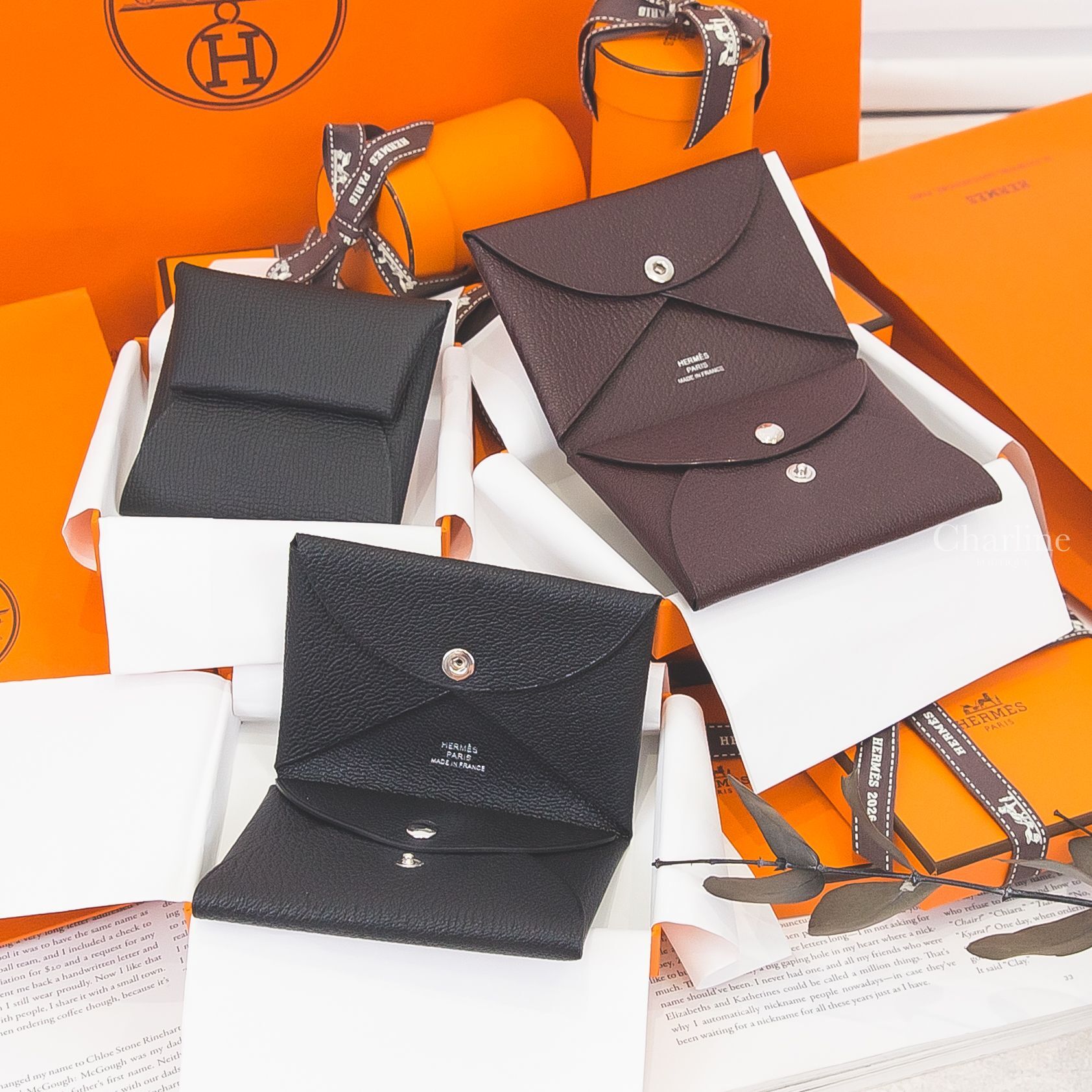 Hermès Calvi Duo Compact 馬鞍紅卡片夾,Hermès Calvi Duo Compact 黑色卡片夾,Hermès Bastia Change Purse 黑色零錢包-Charline Boutique 精品代購