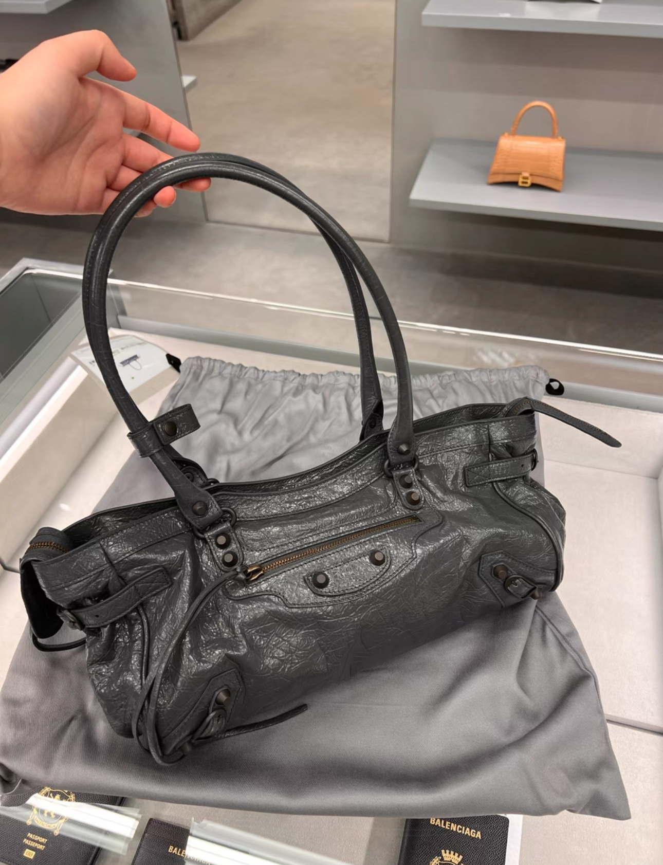 Balenciaga Lecity 法棍 east-west