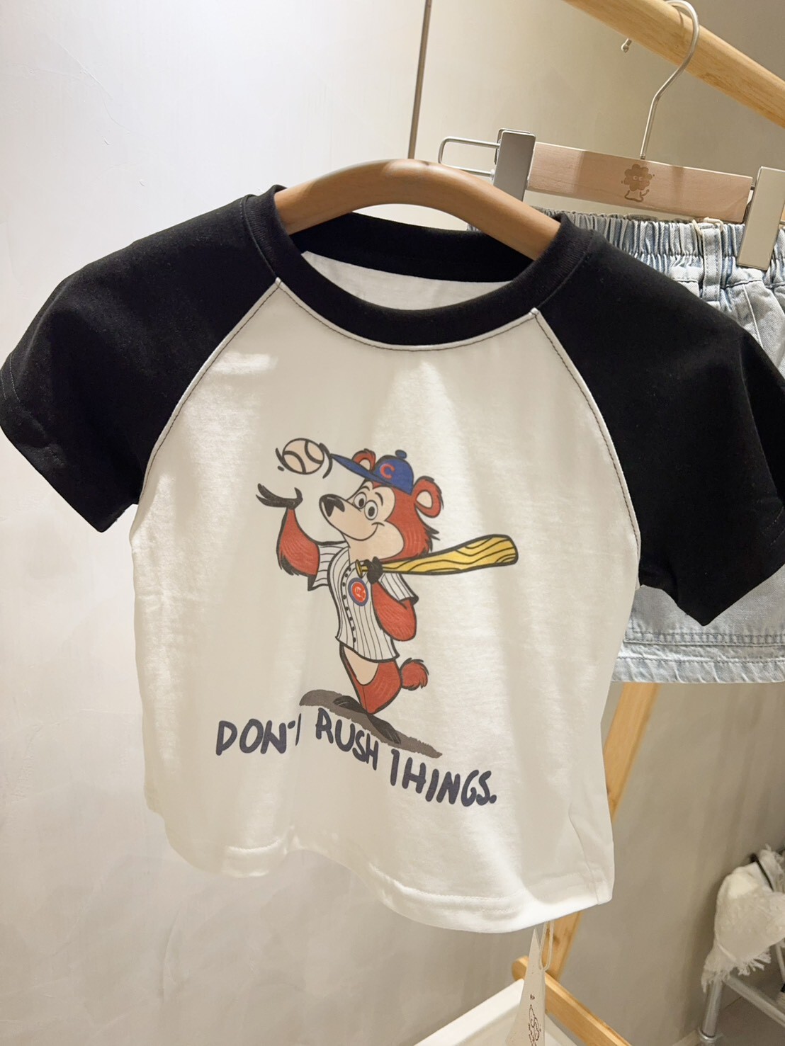 I19 棒球插肩卡通上衣