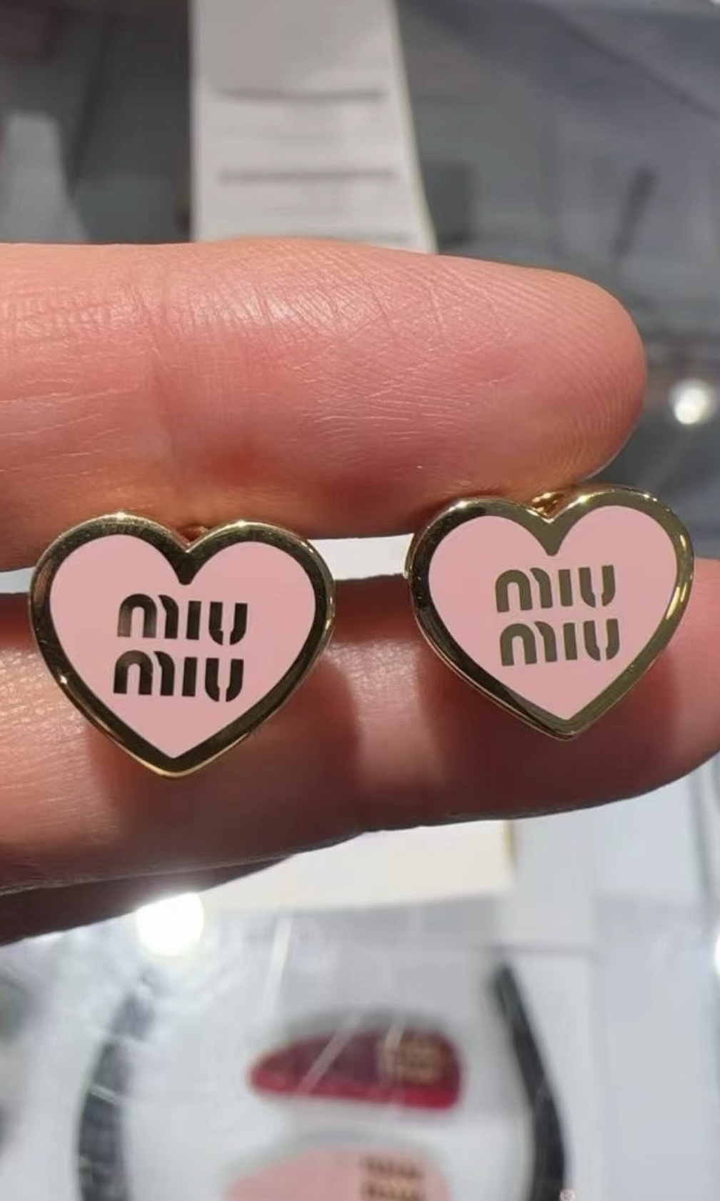 Miu Miu 粉色愛心耳釘