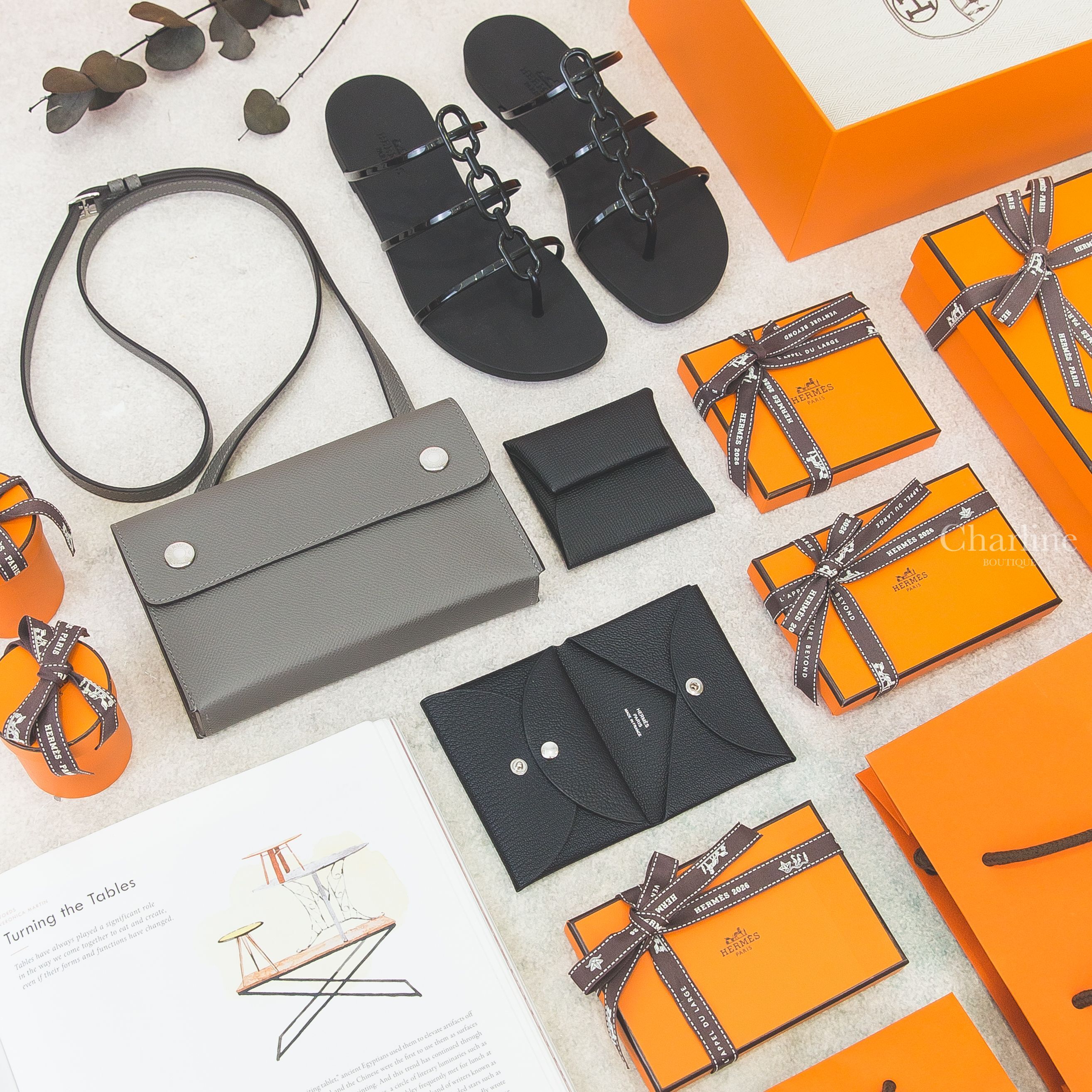 Hermès Mykonos 黑色θ人字拖鞋,Hermès Hermèsnap 積雨雲灰銀釦,Hermès Calvi Duo 黑色山羊皮,Hermès Bastia Change Purse 黑色-Charline Boutique 精品代購