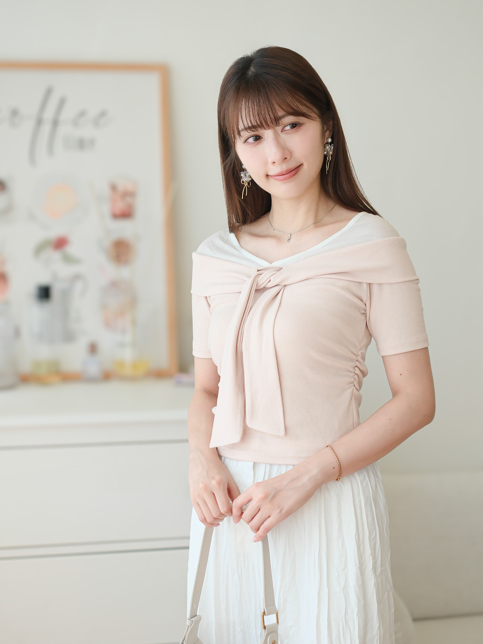 柔美前綁帶側抓褶修身上衣 (米白/粉杏) TOP726
