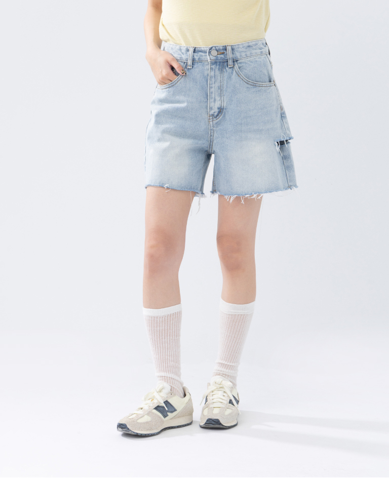 Side-stripped denim shorts, available in two colors, sizes S/M/L.【04130334】in stock+pre-order