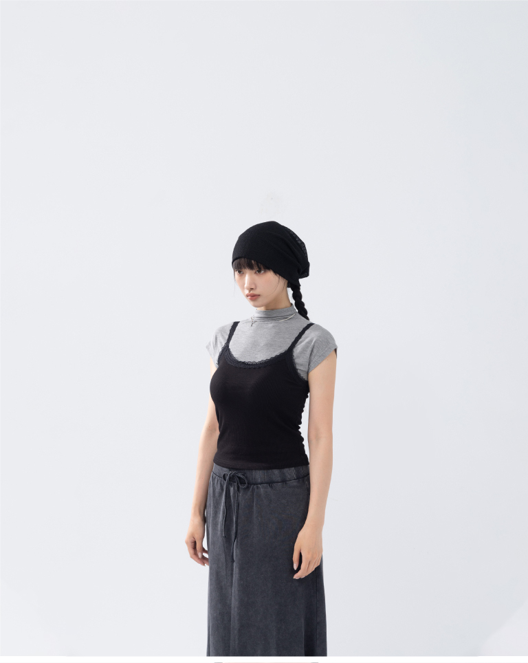 Lace-trimmed ribbed bra top, available in S/M sizes in three colors.【01099550】in stock+pre-order