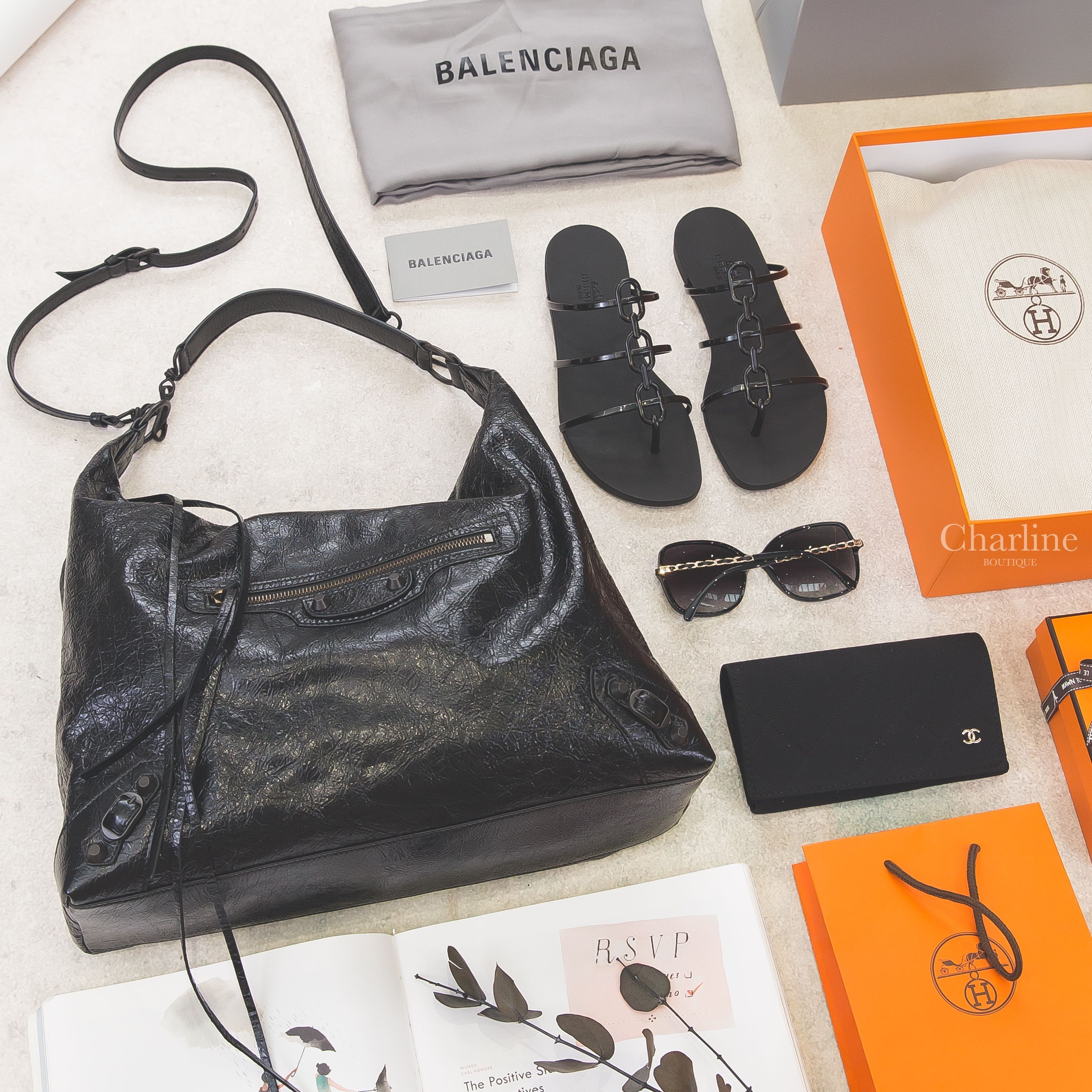 Chanel 黑色方框灰色漸層鏡片側邊黑CC皮穿金鏈太陽眼鏡,Hermès Mykonos Sandal 黑色θ橡膠人字拖鞋,Balenciaga Le City Hobo Bag 黑色黑釦羊皮中型包-Charline Boutique 精品代購