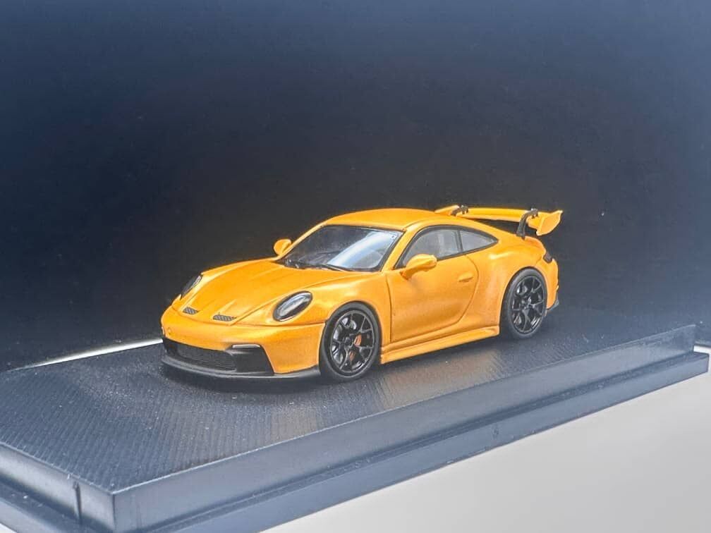 預訂:1/64  E Model Porsche 992 GT3 Metallic Yellow (EMP992Y )