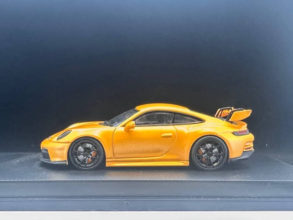 預訂:1/64  E Model Porsche 992 GT3 Metallic Yellow (EMP992Y )