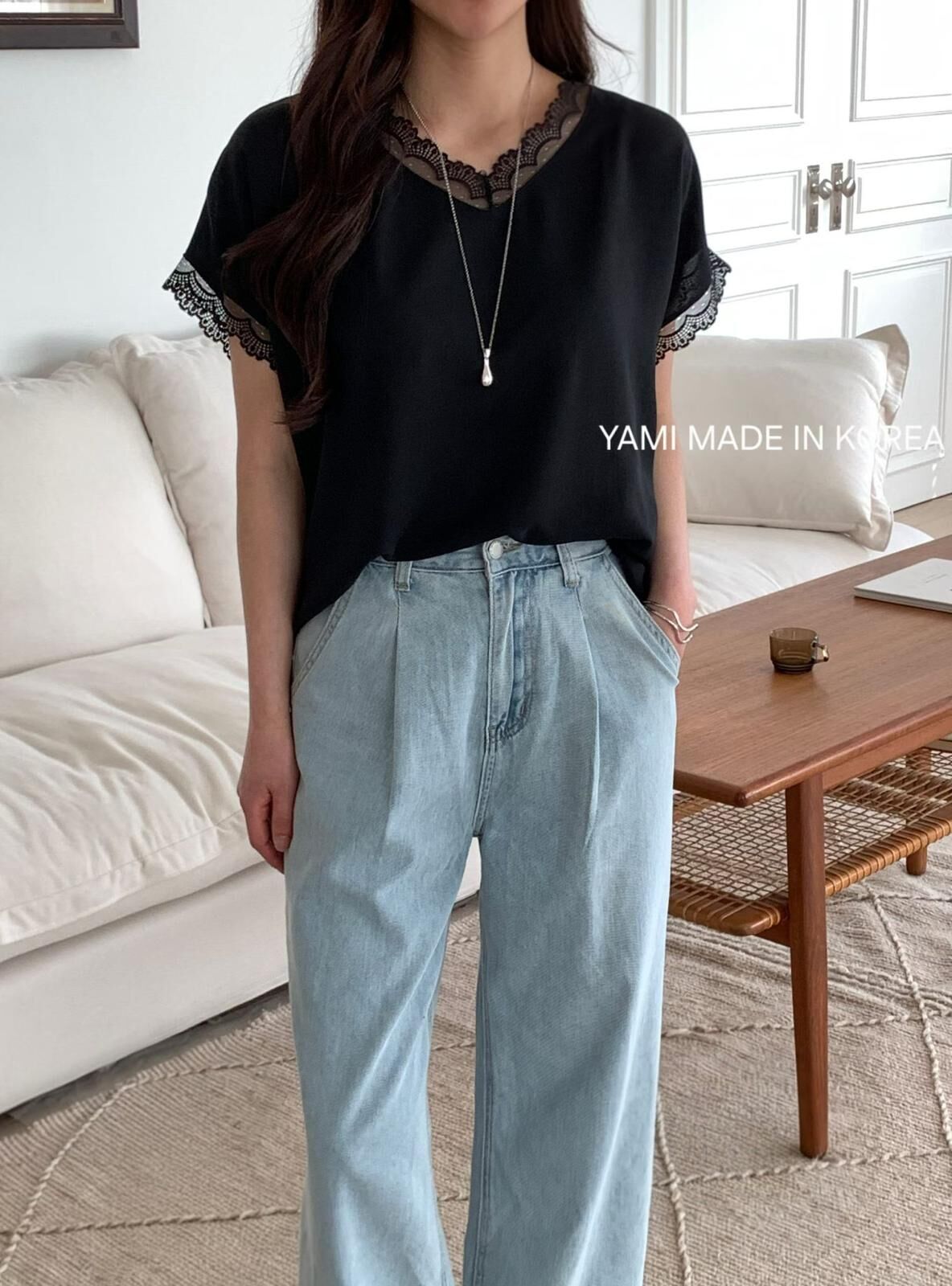 ya牌子V領拼lace top~170S