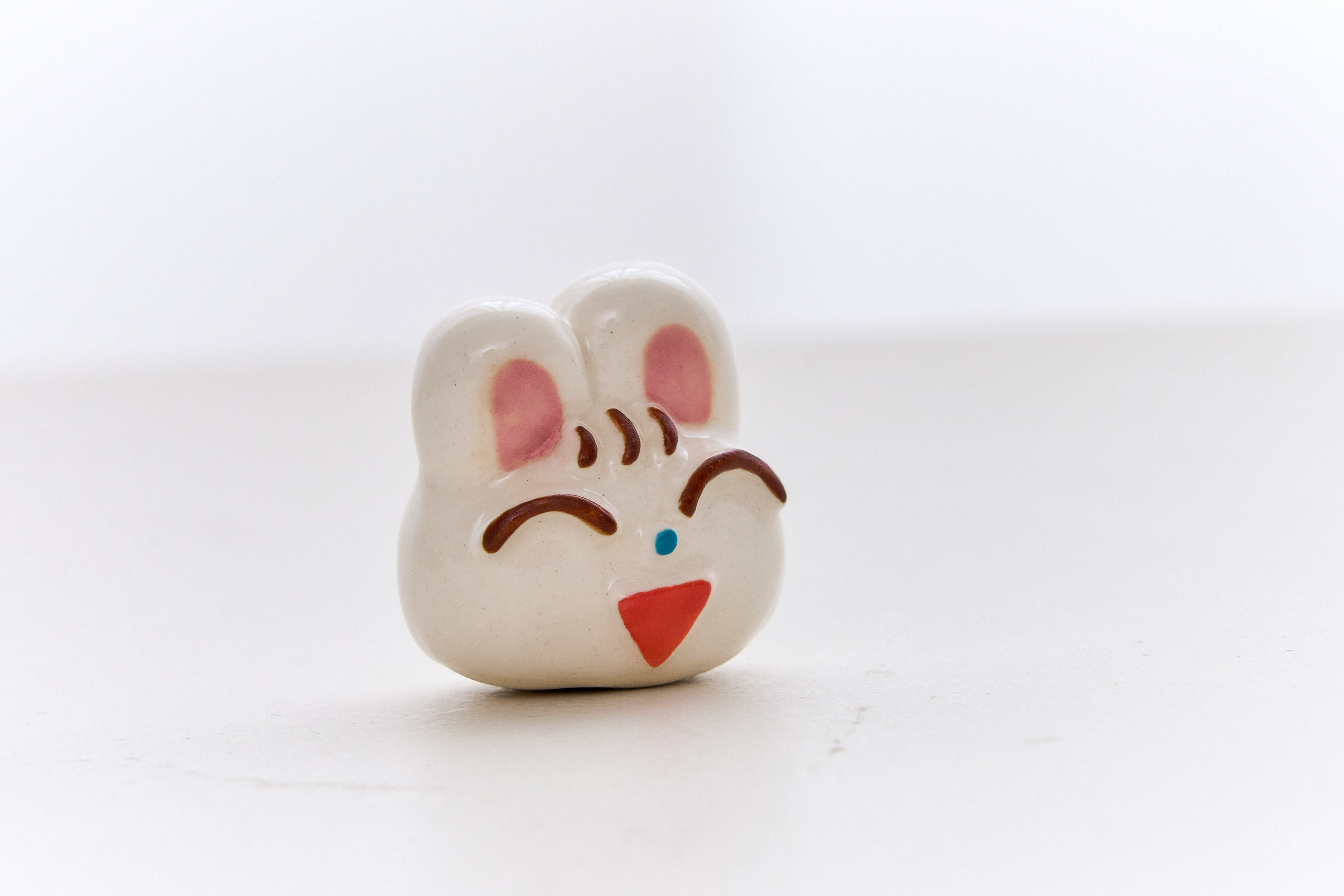 某某x noii noii 10週年聯名  限量瓷偶小兔