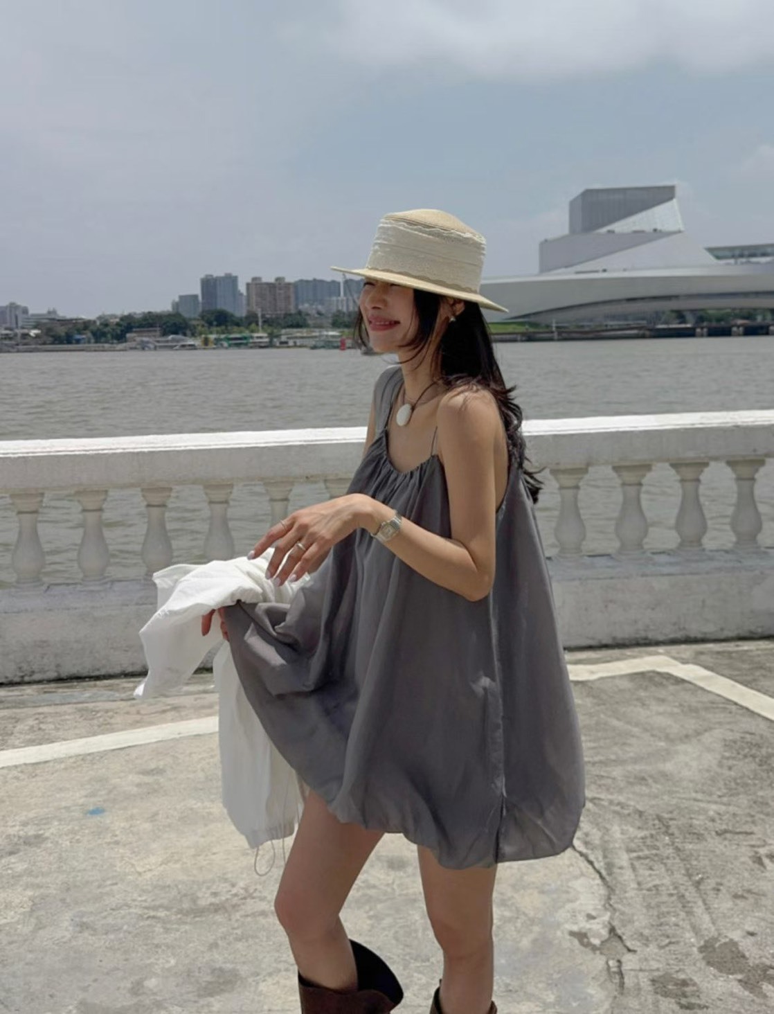 串珠吊帶泡泡紗洋裝