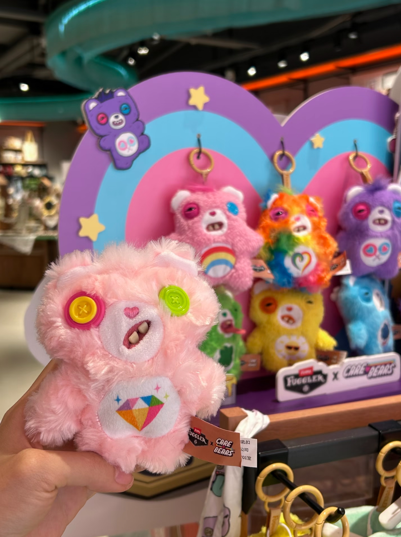 代購-FUGGLER 扮演CAREBEAR牙寶 醜萌 毛絨掛件 吊飾  盲盒
