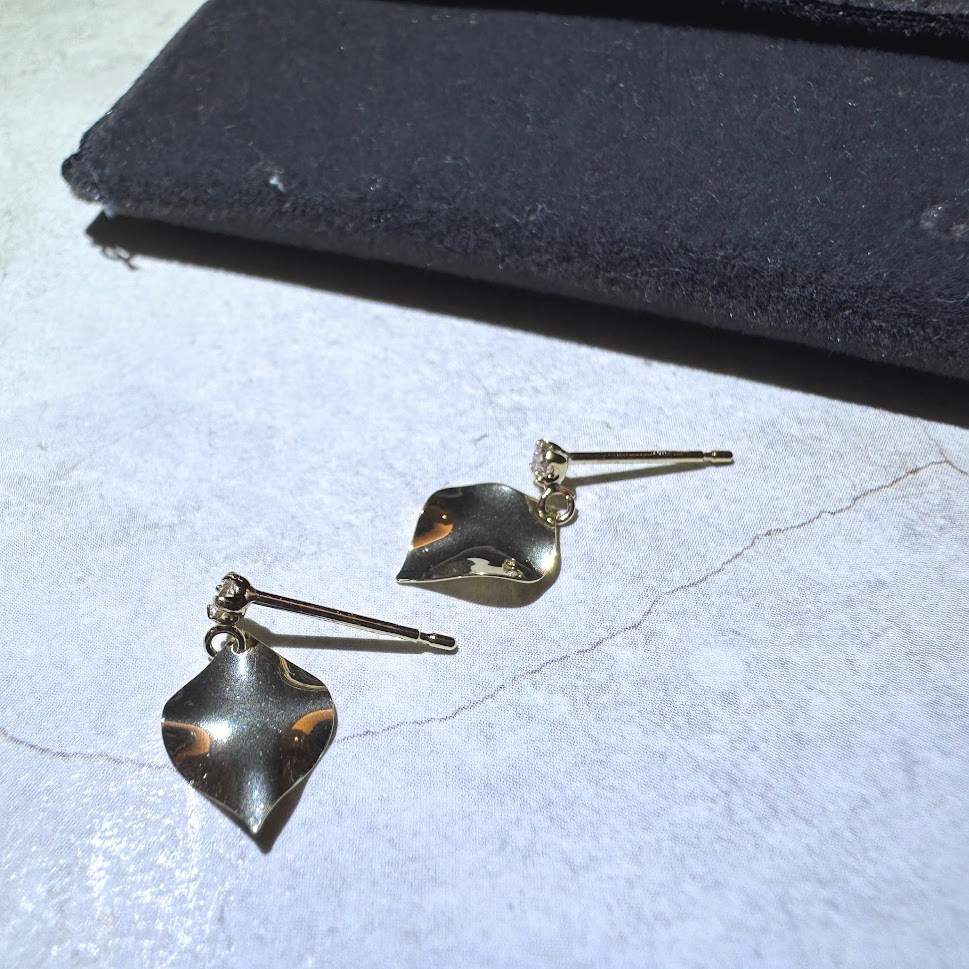 『預購商品』🔷18K金鏡面葉片鑽石耳環 0.06ct