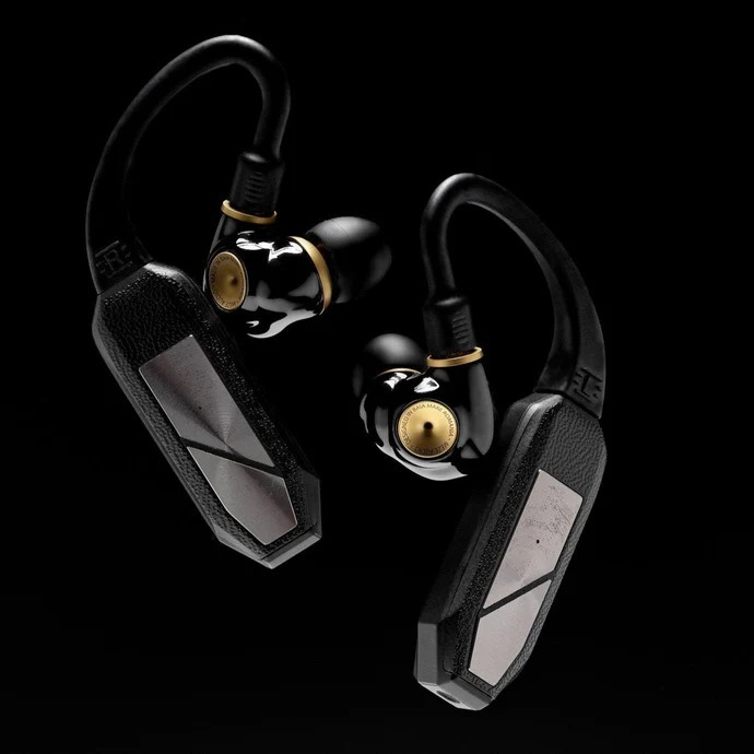 iFi Audio Go pod Connectors abound