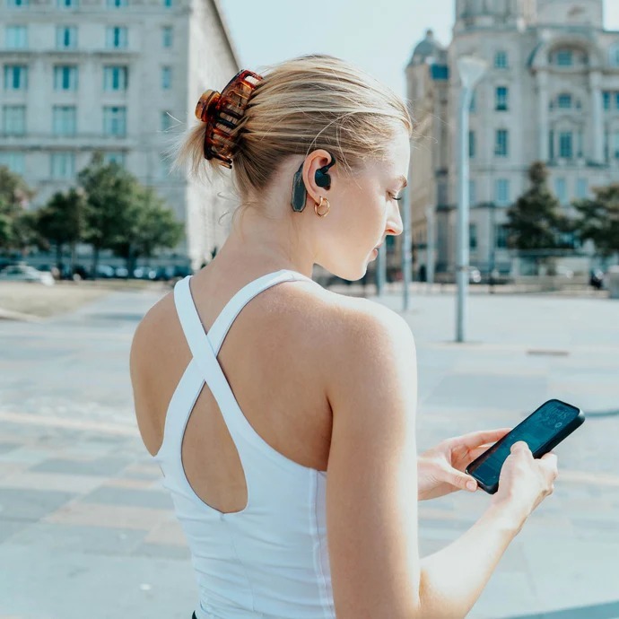 iFi Audio GO pod Air incorporates efficient, intuitive touch controls
