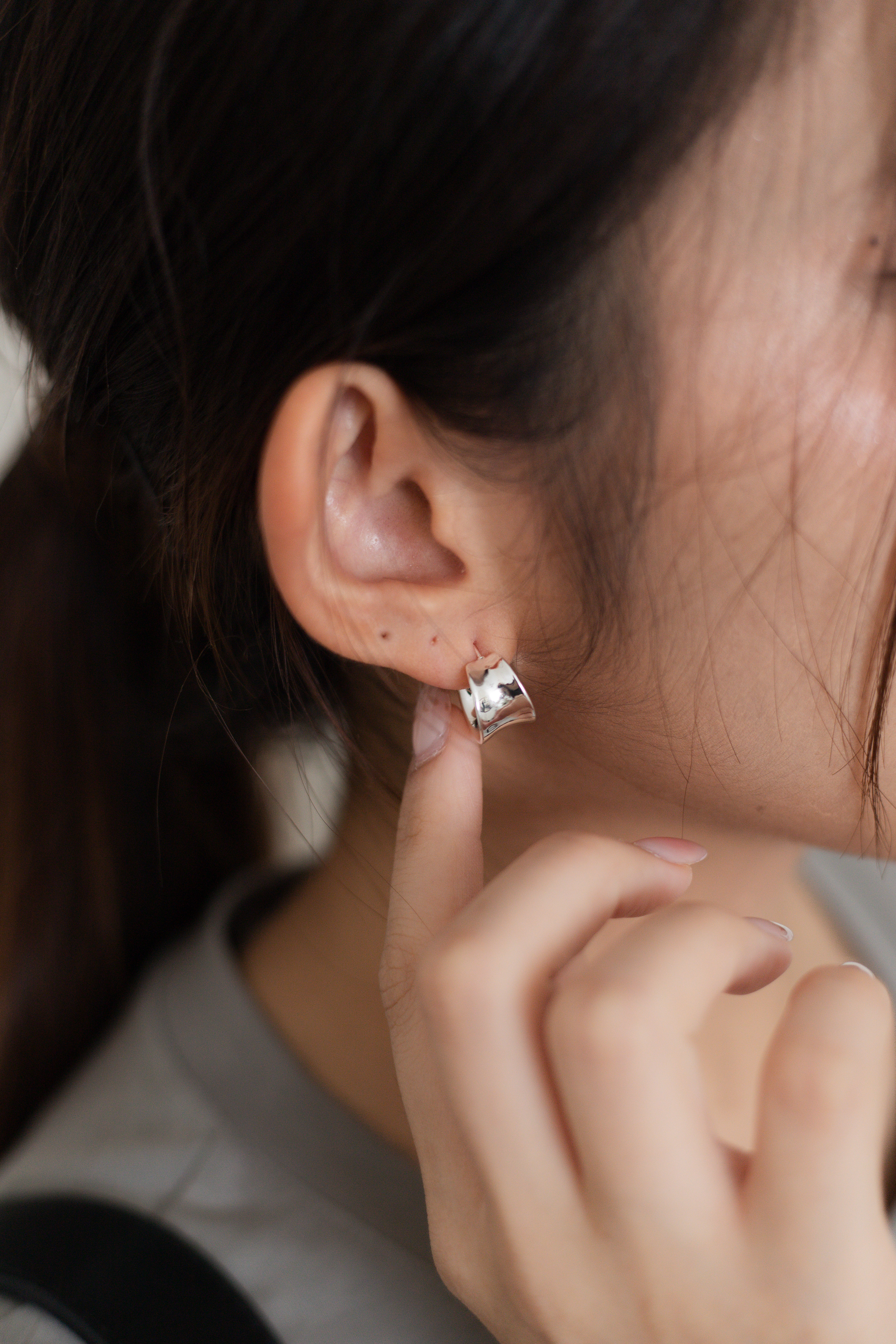 Morga Silver Huggie Earring -D167