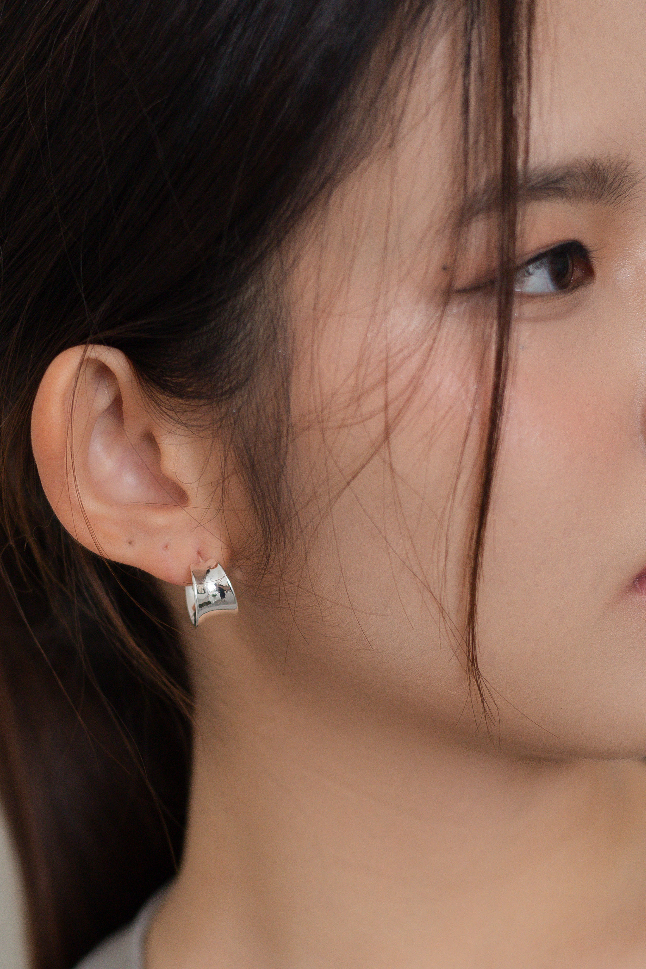 Morga Silver Huggie Earring -D167