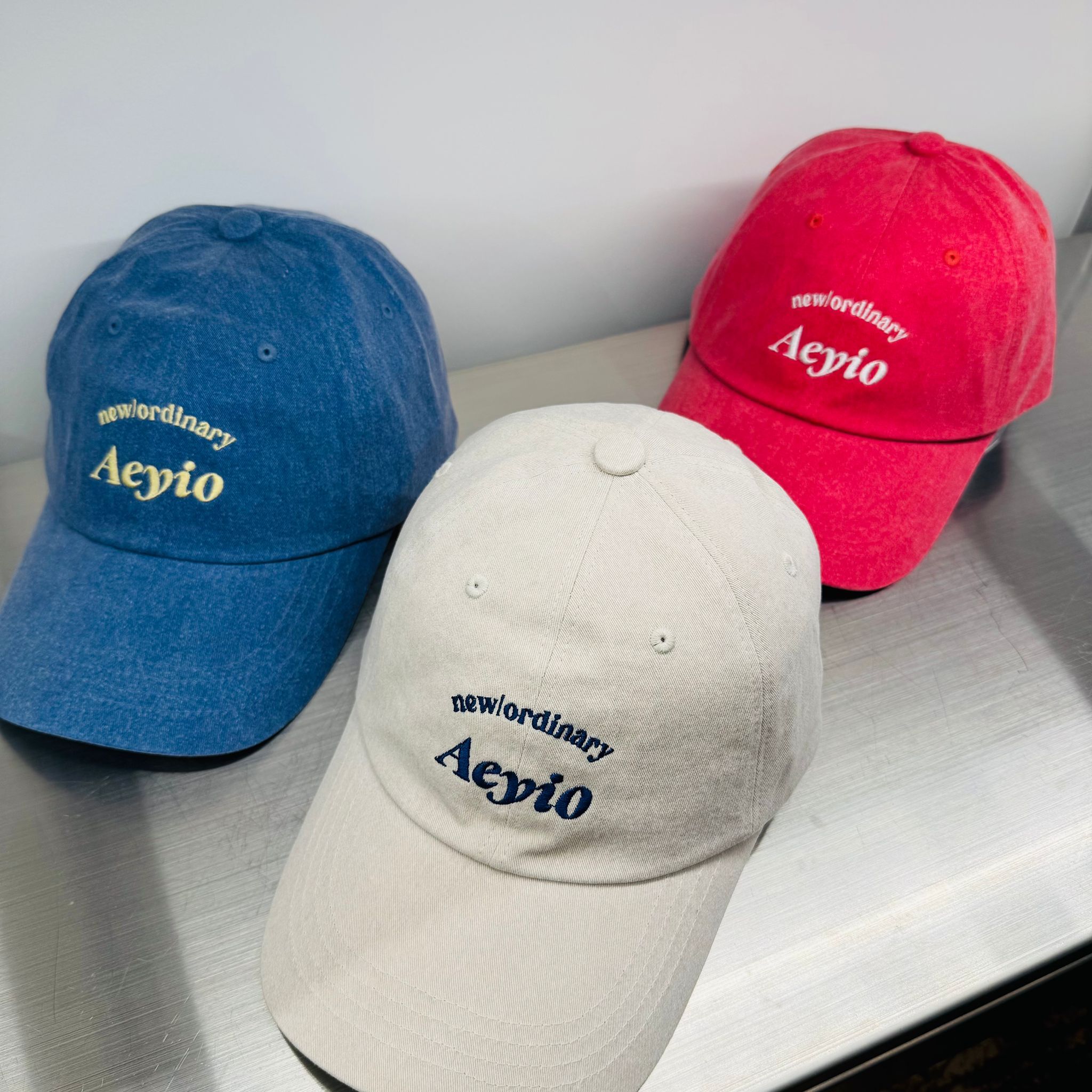 KOR-CCG0609-602 [BASIC] new/ordinary Logo ball cap_에이와이오 뉴 로고 피그먼트 모자_ACA3500 (A2 Blue/C2 Lightbeige/F2 Red)