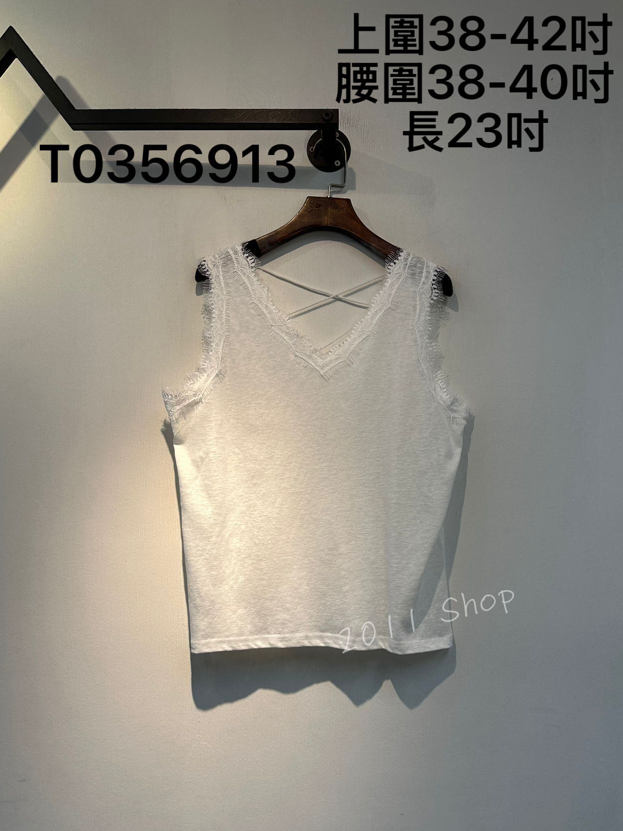 V領蕾絲邊背面交叉繩背心  上圍38-42吋 腰圍38-40吋 長23吋  T0356913
