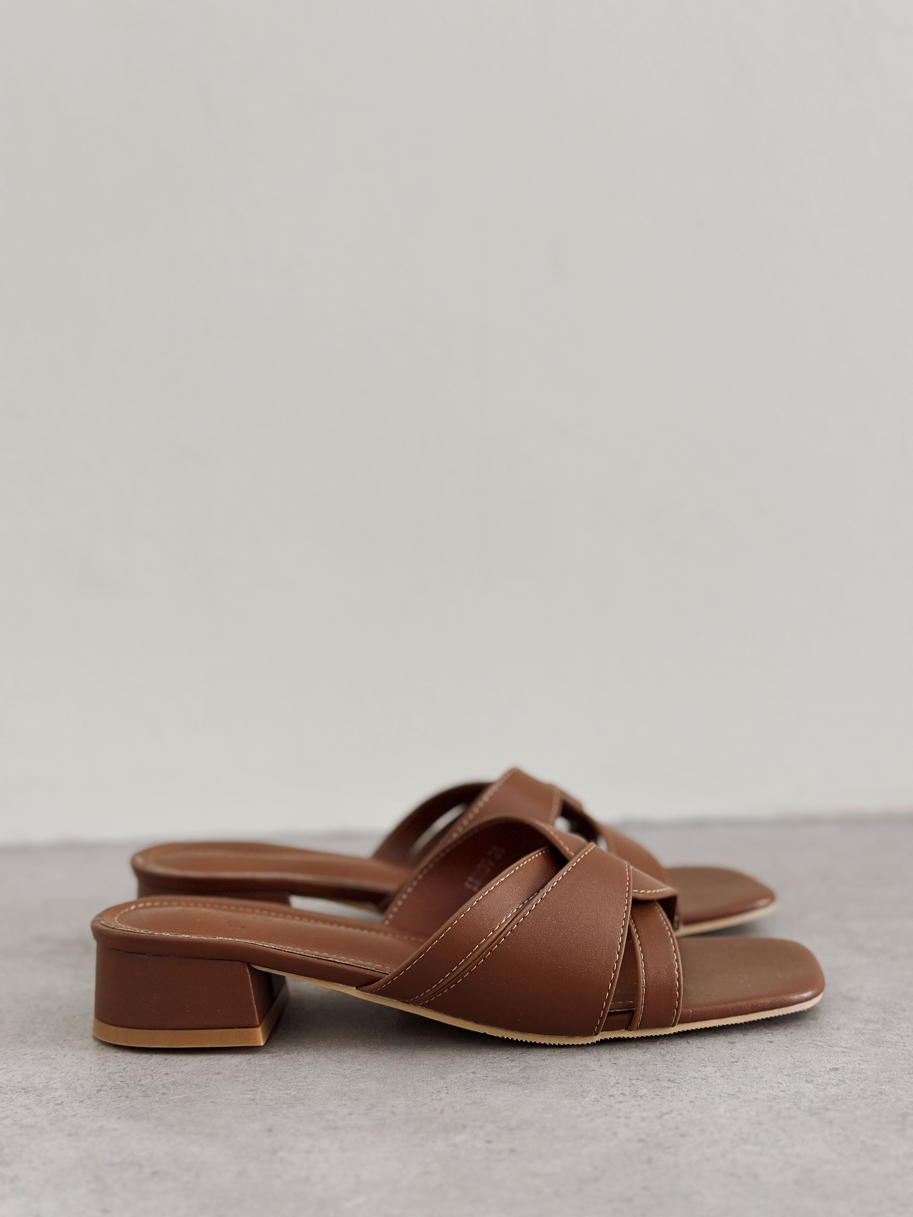 Arden Cross Mules Brown - SH094BRO