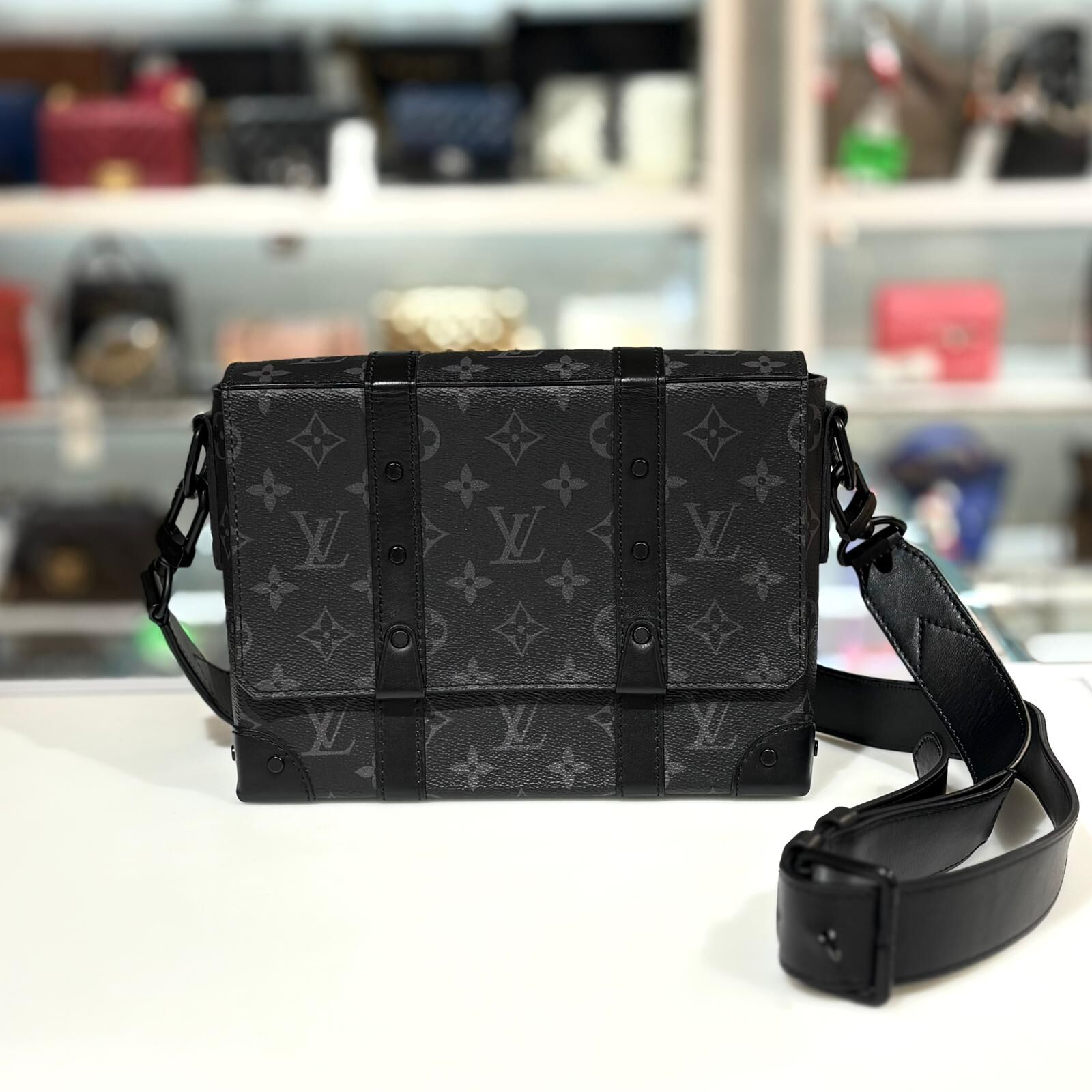 98%NEW二手 LV TRUNK MESSENGER M45727 斜背包黑色老花 #香榭站正品