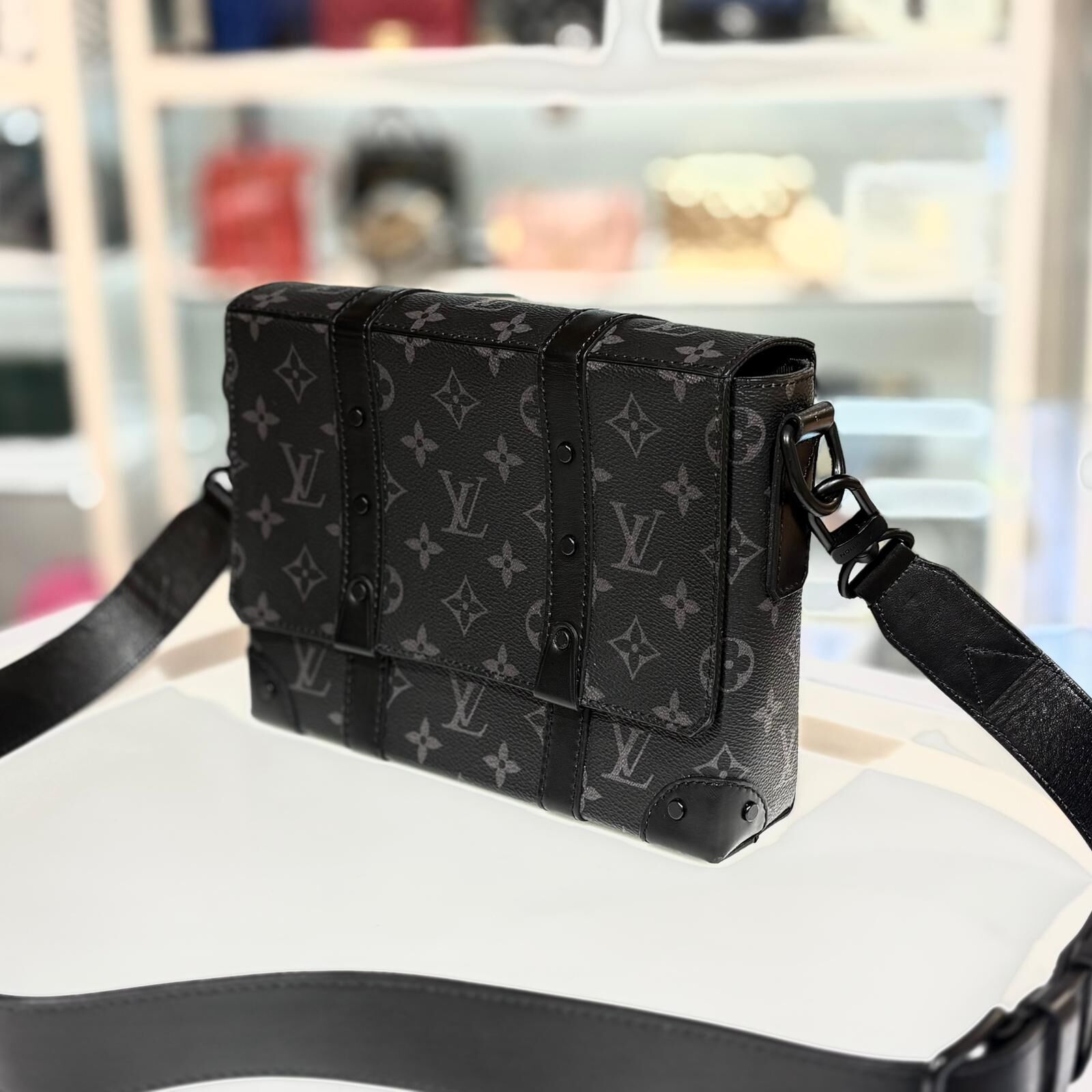 98%NEW二手 LV TRUNK MESSENGER M45727 斜背包黑色老花 #香榭站正品