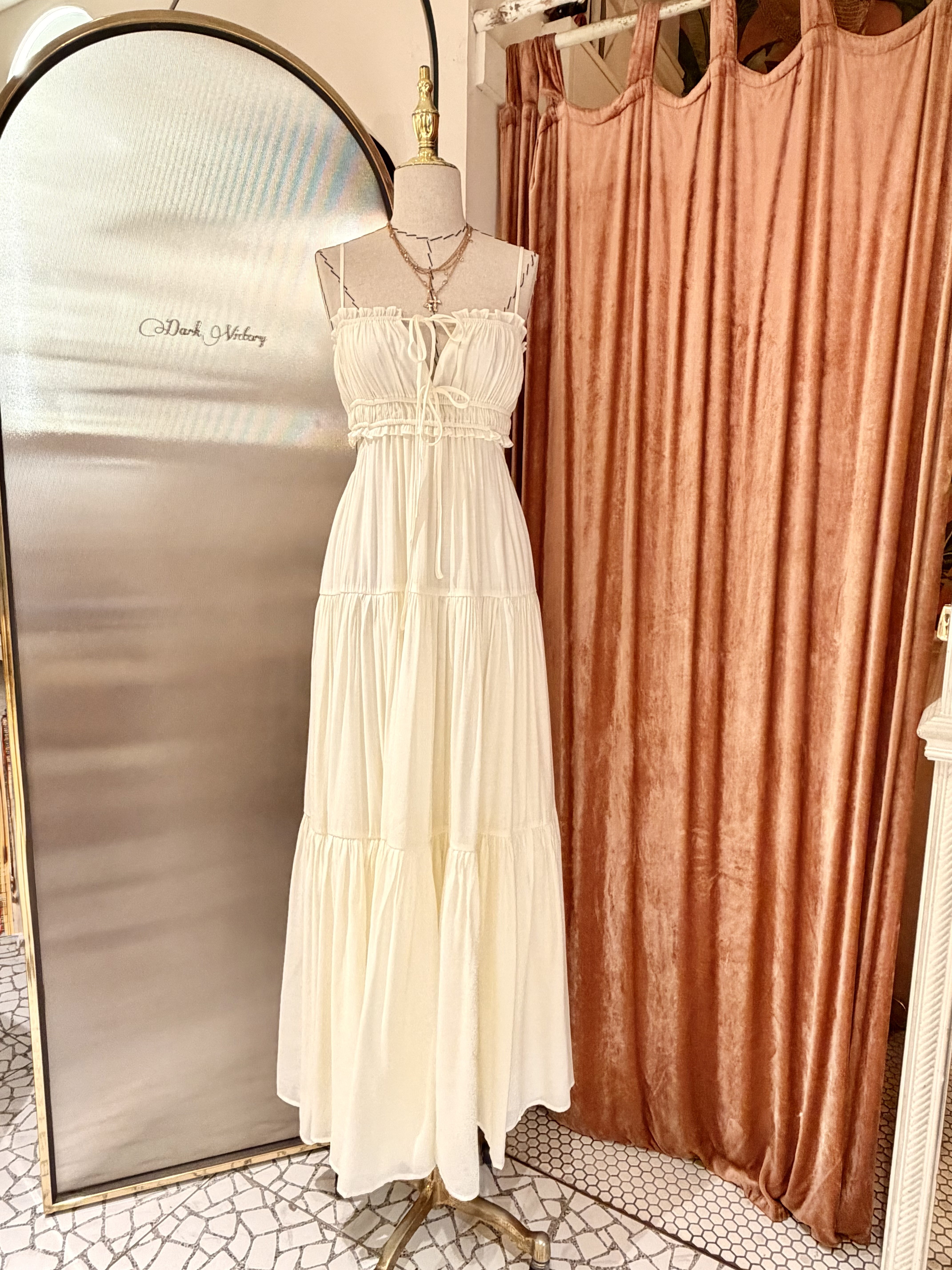 Cream White奶油白色 V領綁帶抽縐荷葉飾邊Dress