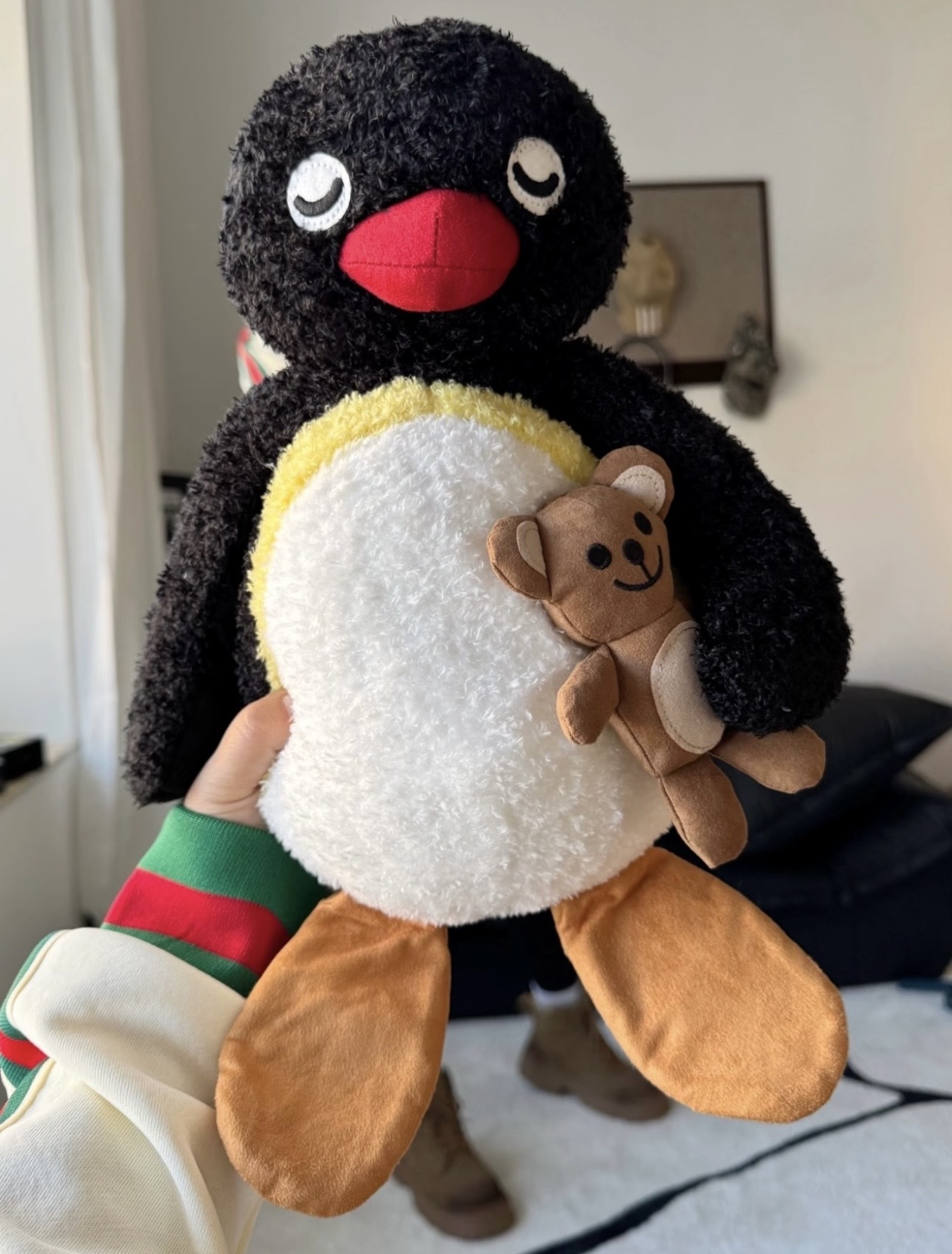 PINGU 企鵝家族 PINGU睡覺抱小熊 32cm