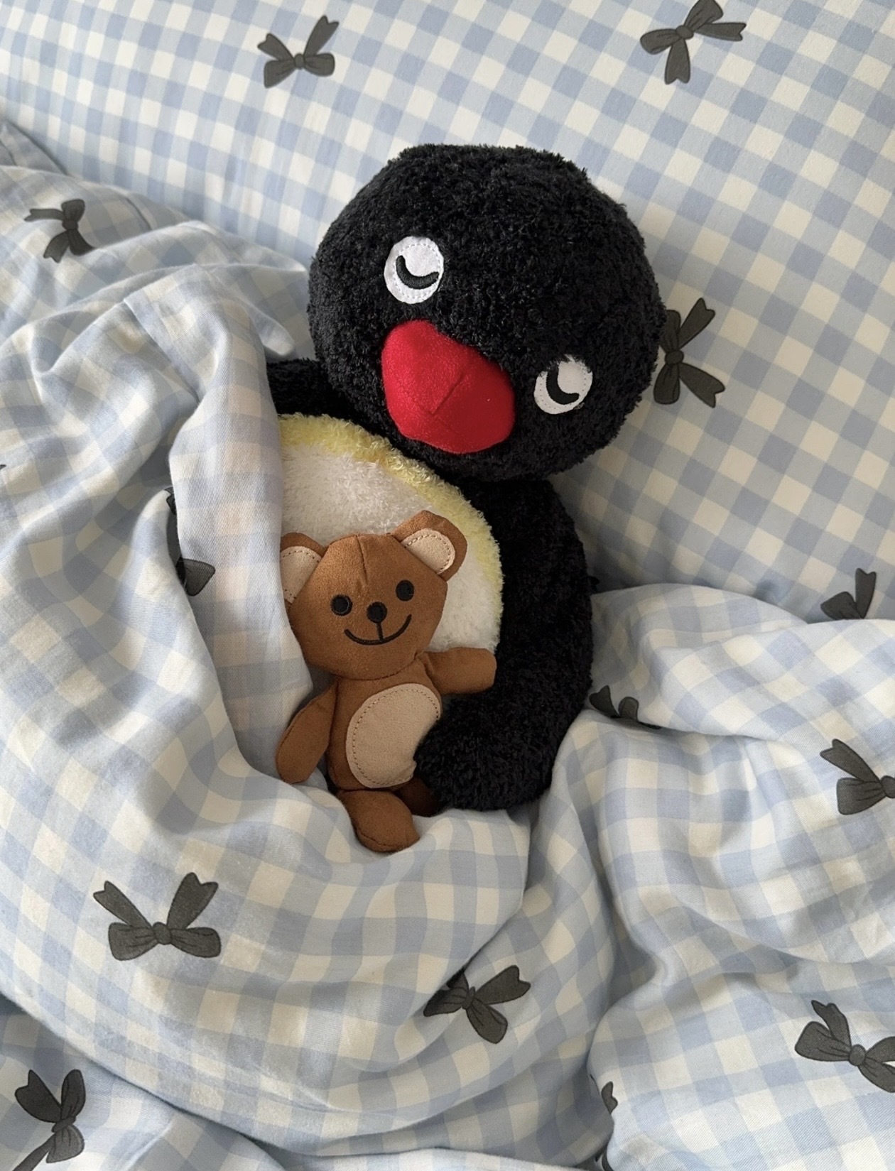 PINGU 企鵝家族 PINGU睡覺抱小熊 32cm