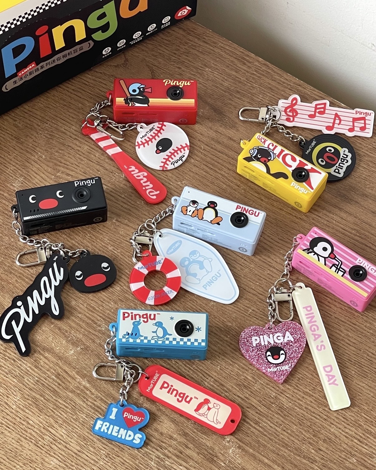 PINGU 企鵝家族 正版授權 生活小劇場系列 迷你相機 盲盒 吊飾 鑰匙圈 / 預購