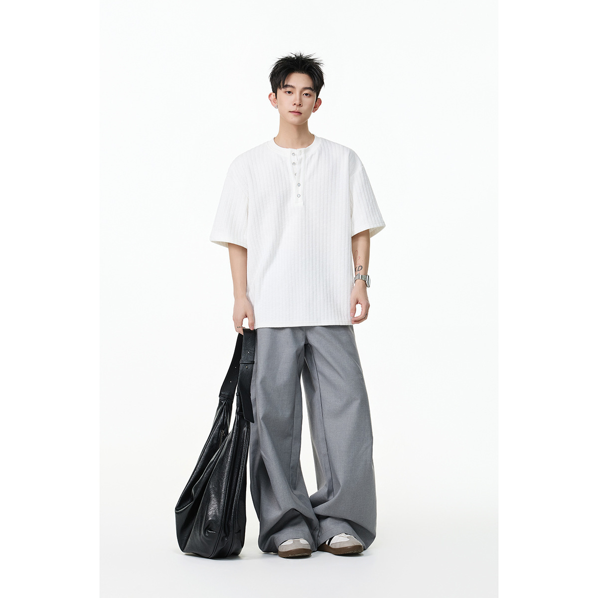 6M16 立體直紋圓領排釦短TEE 兩色