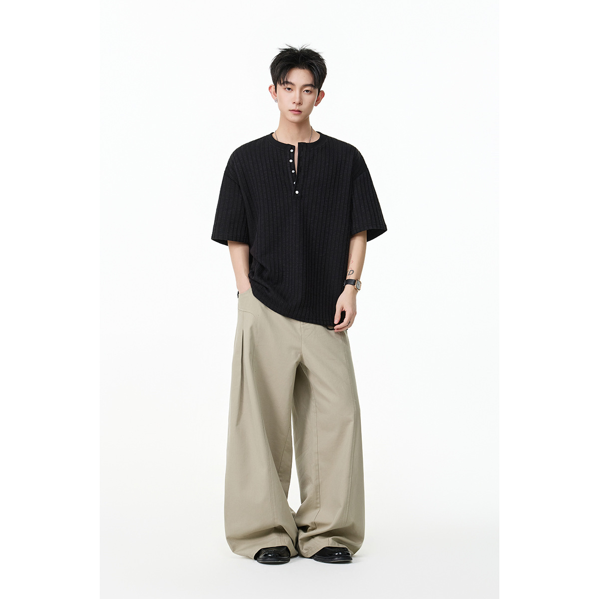 6M16 立體直紋圓領排釦短TEE 兩色