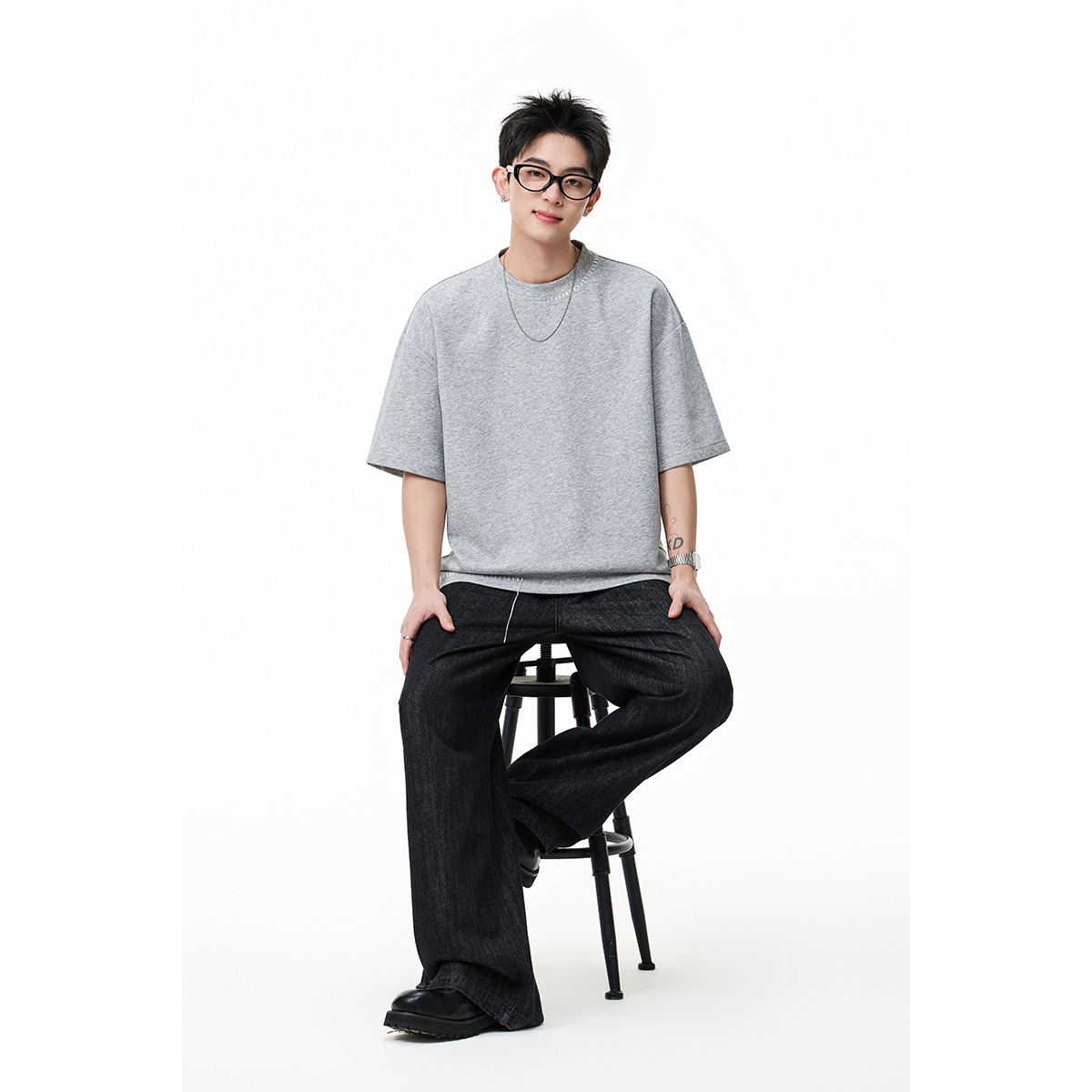 6M06 不對稱刺繡造型短TEE 四色
