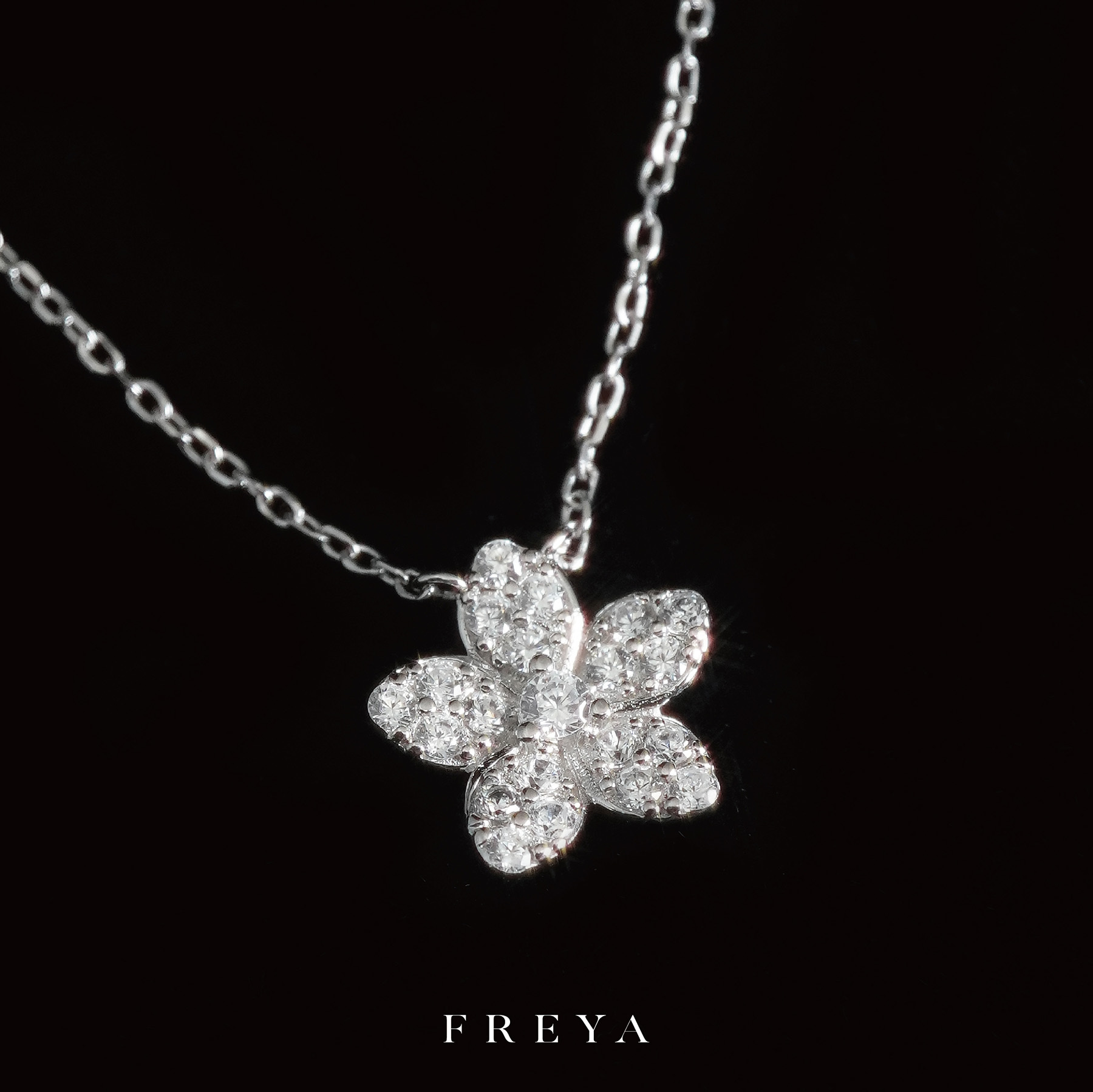 FREYA 滿鑽花朵項鍊