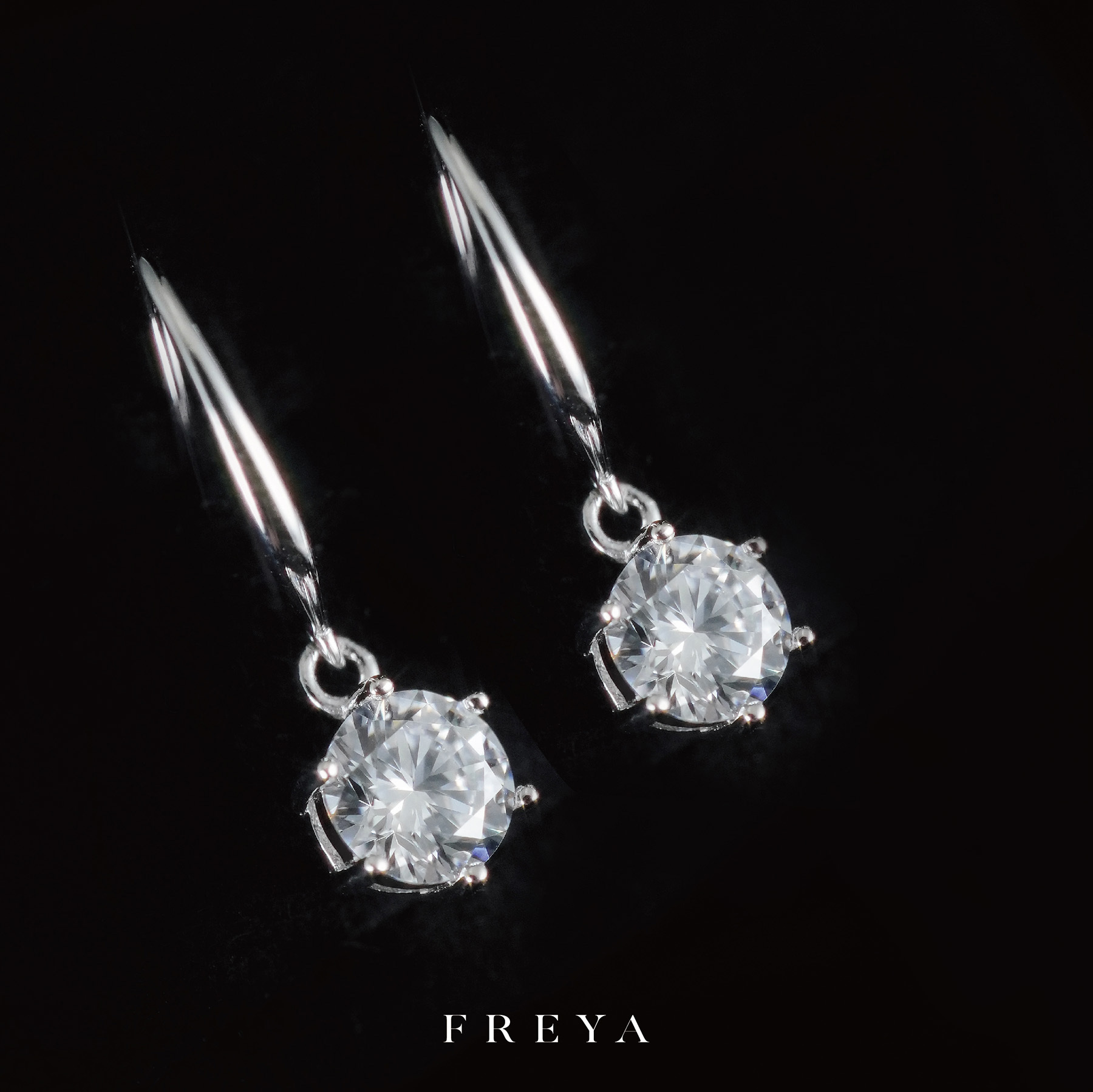 FREYA 圓鑽垂式耳環