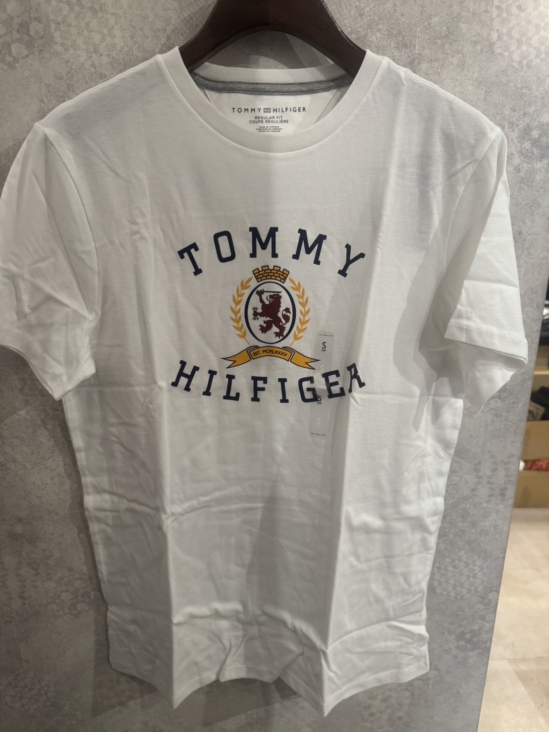 Tommy Hilfiger 桂冠徽章大字母 短袖上衣 短T