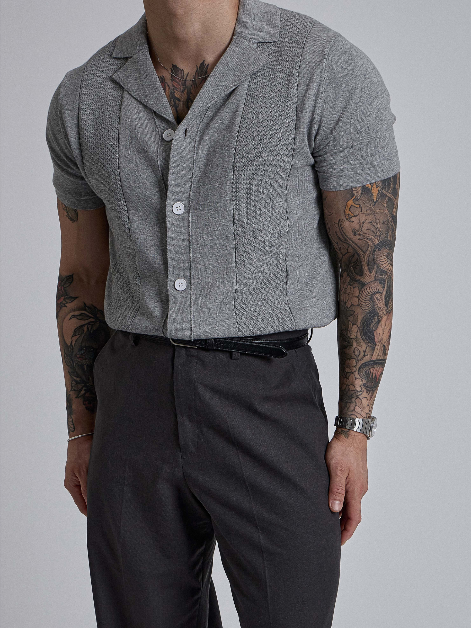 Open collar short-sleeved cardigan