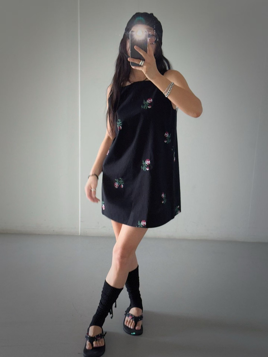 玫瑰花吊帶短洋裝