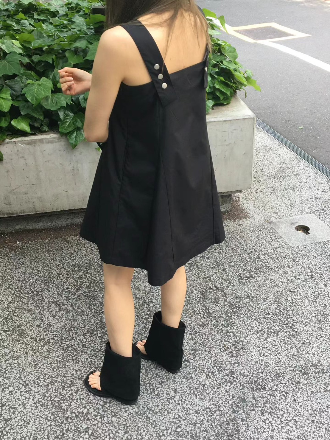 背釦單色無袖短洋裝