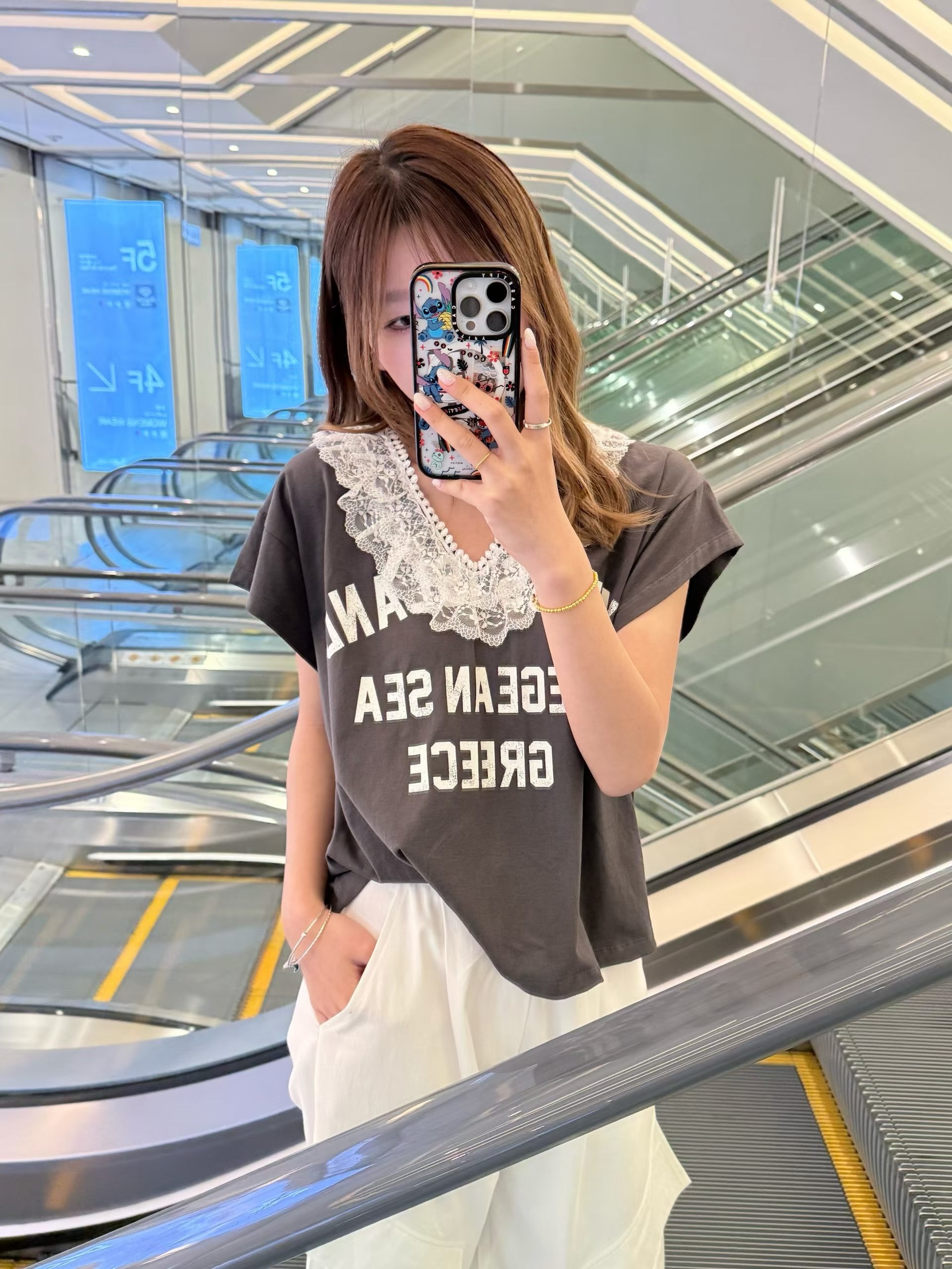 蕾絲裝飾V領棉T