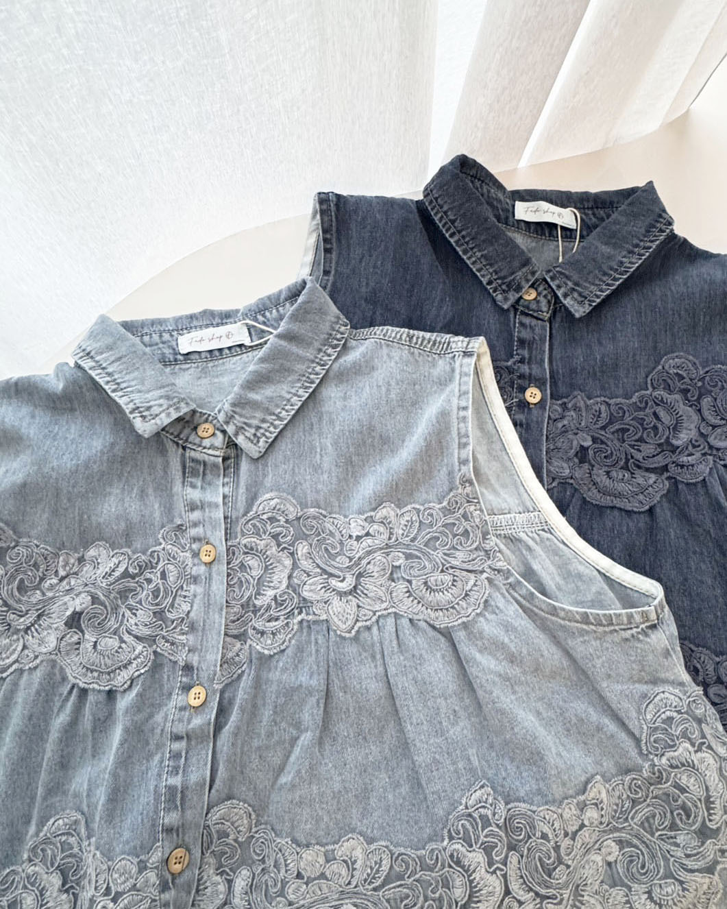 法朵Fado shop｜日系多層次💙蕾絲拼接澎澎牛仔襯衫領背心 0535001 兩色