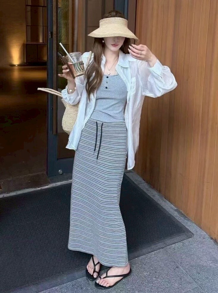 黑釦胸墊背心+襯衫+條紋長裙