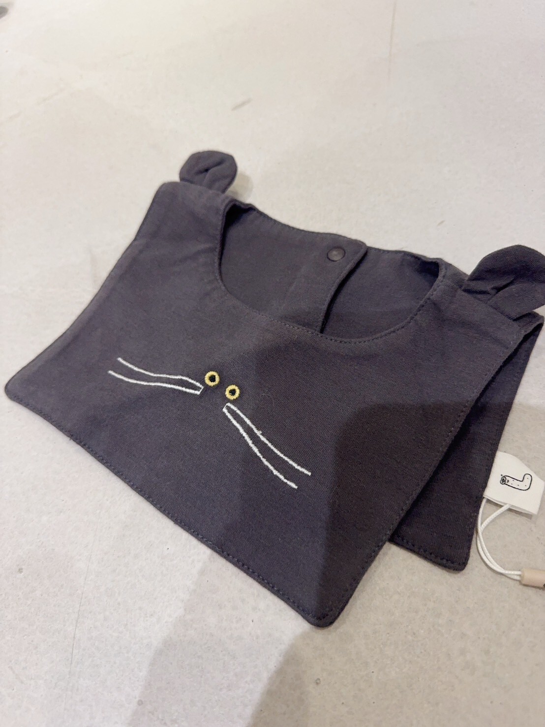 K80 刺繡貓咪圍兜兜